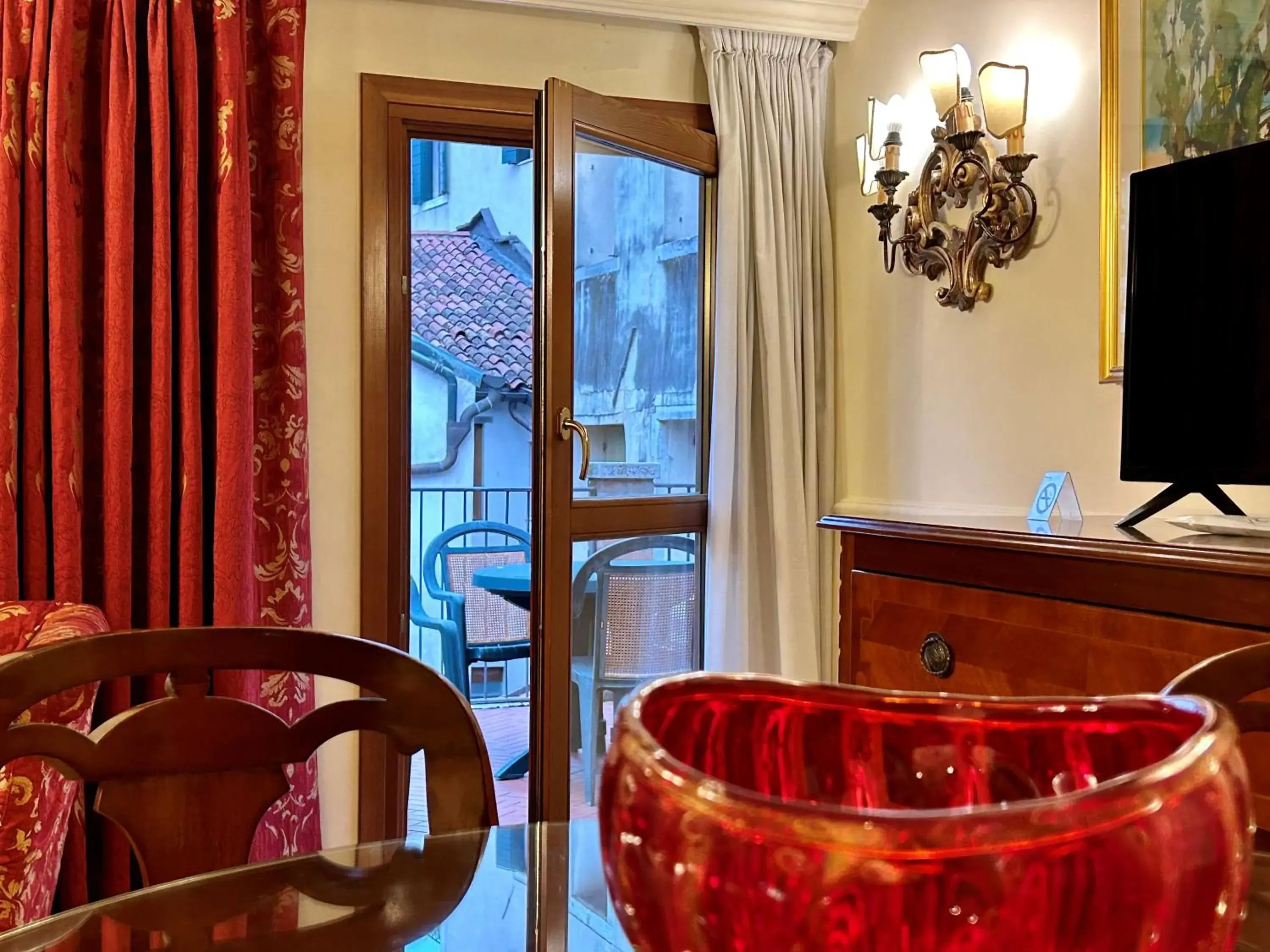 Decorative detail in Suites Torre Dell'Orologio Decorative detail in Suites Torre Dell'Orologio