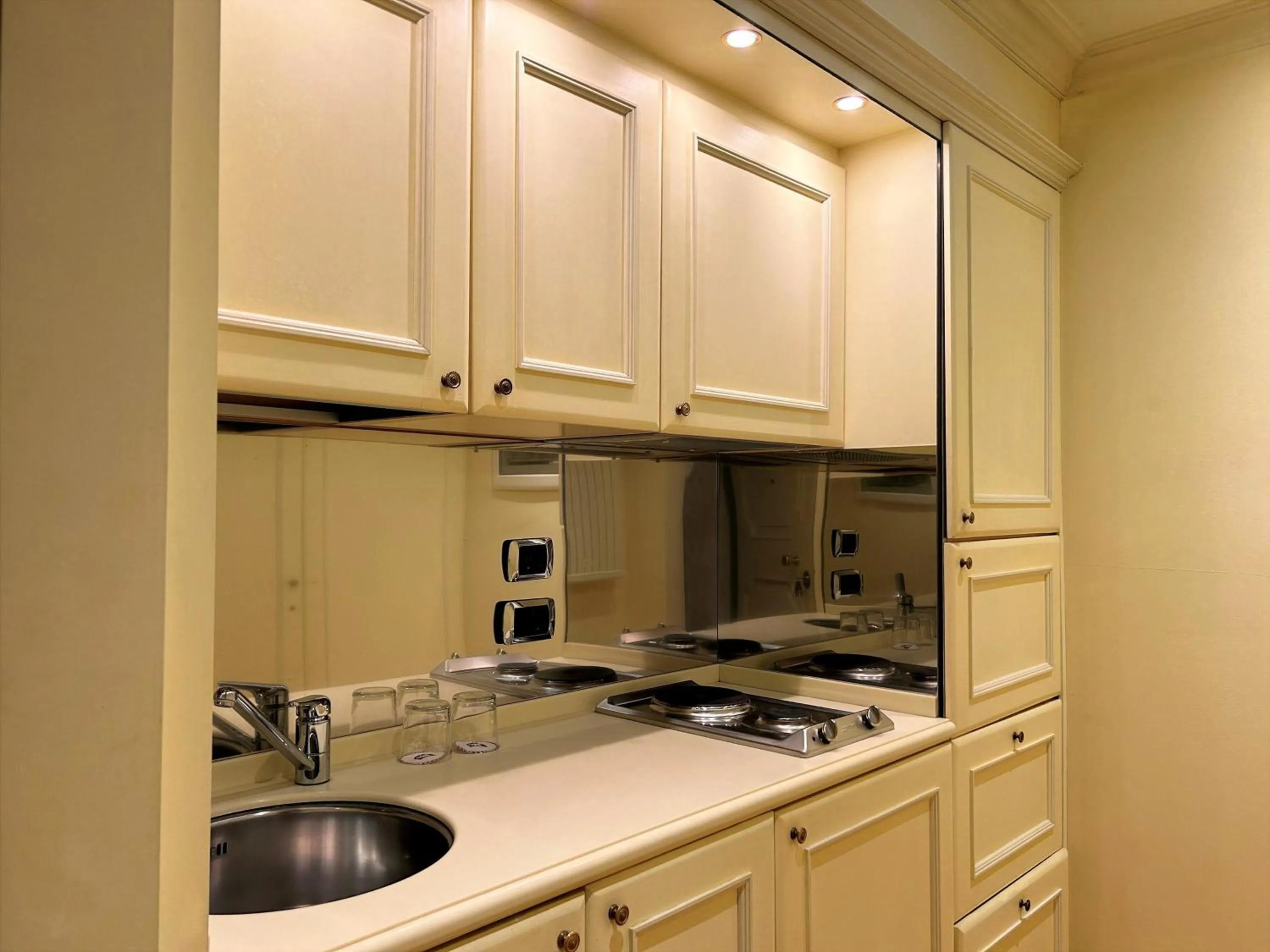 Kitchen or kitchenette in Suites Torre Dell'Orologio