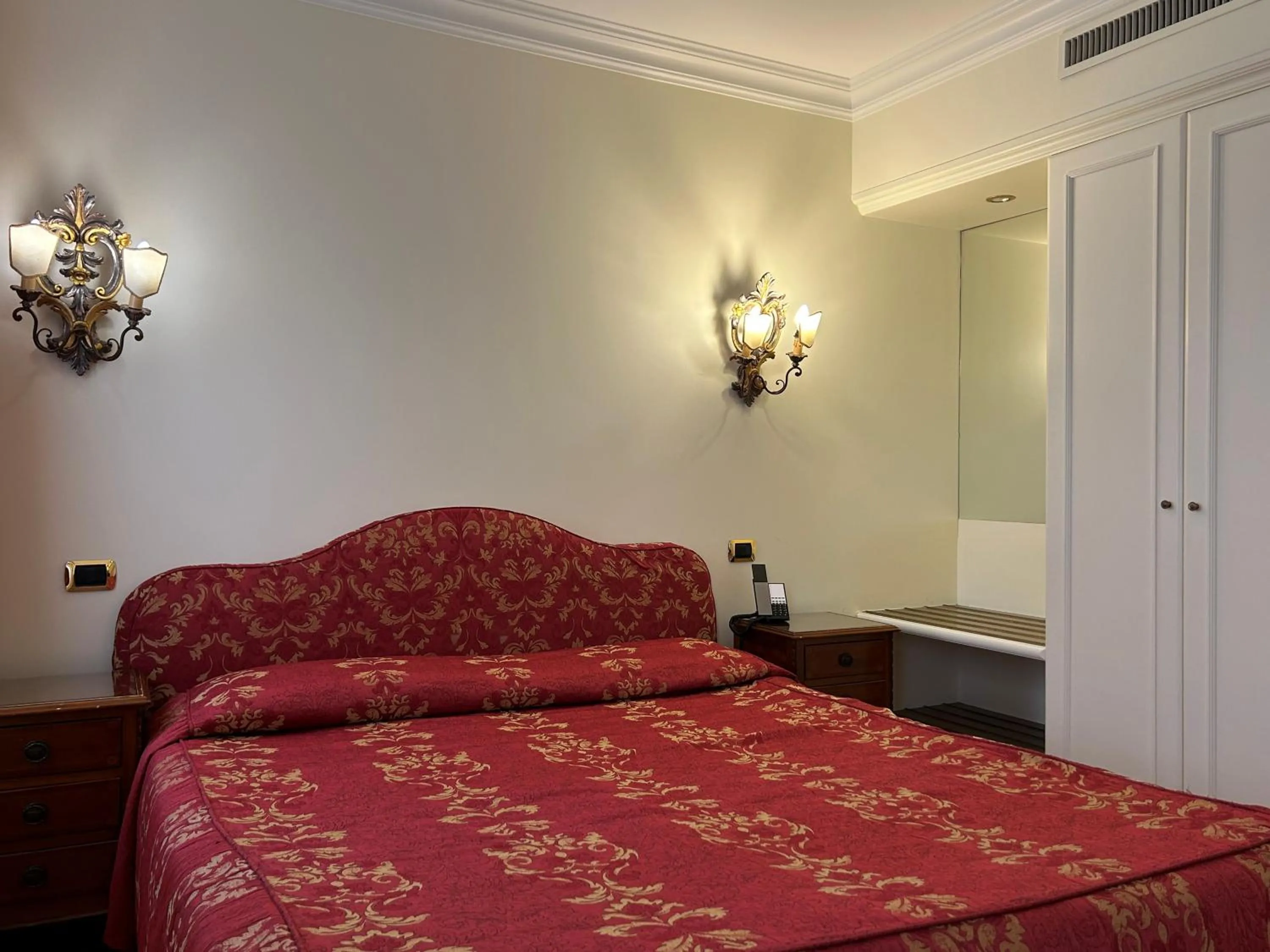 Bedroom, Bed in Suites Torre Dell'Orologio