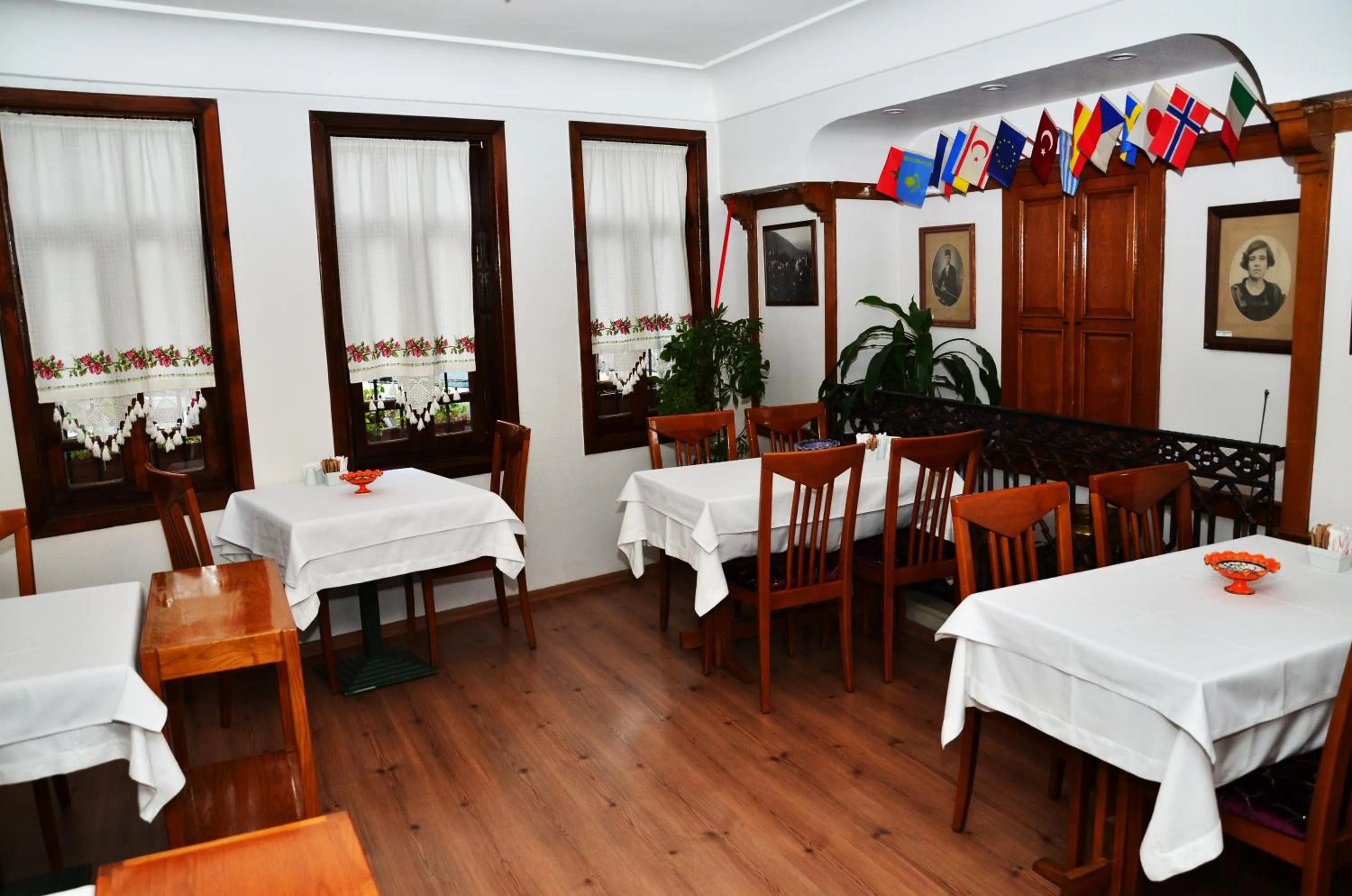Restaurant/places to eat in Safran Hotel