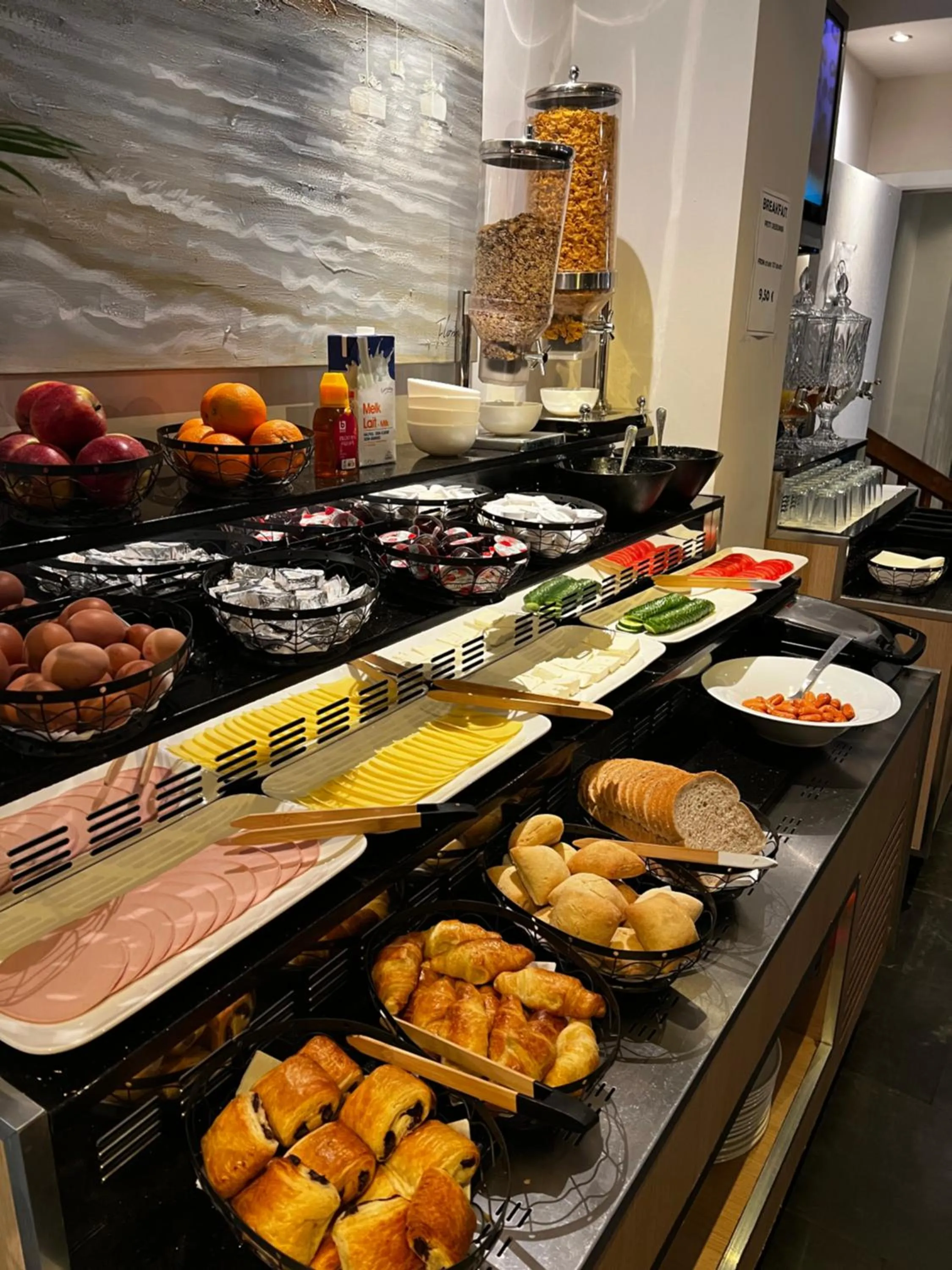 Food and drinks in Hotel Aviation