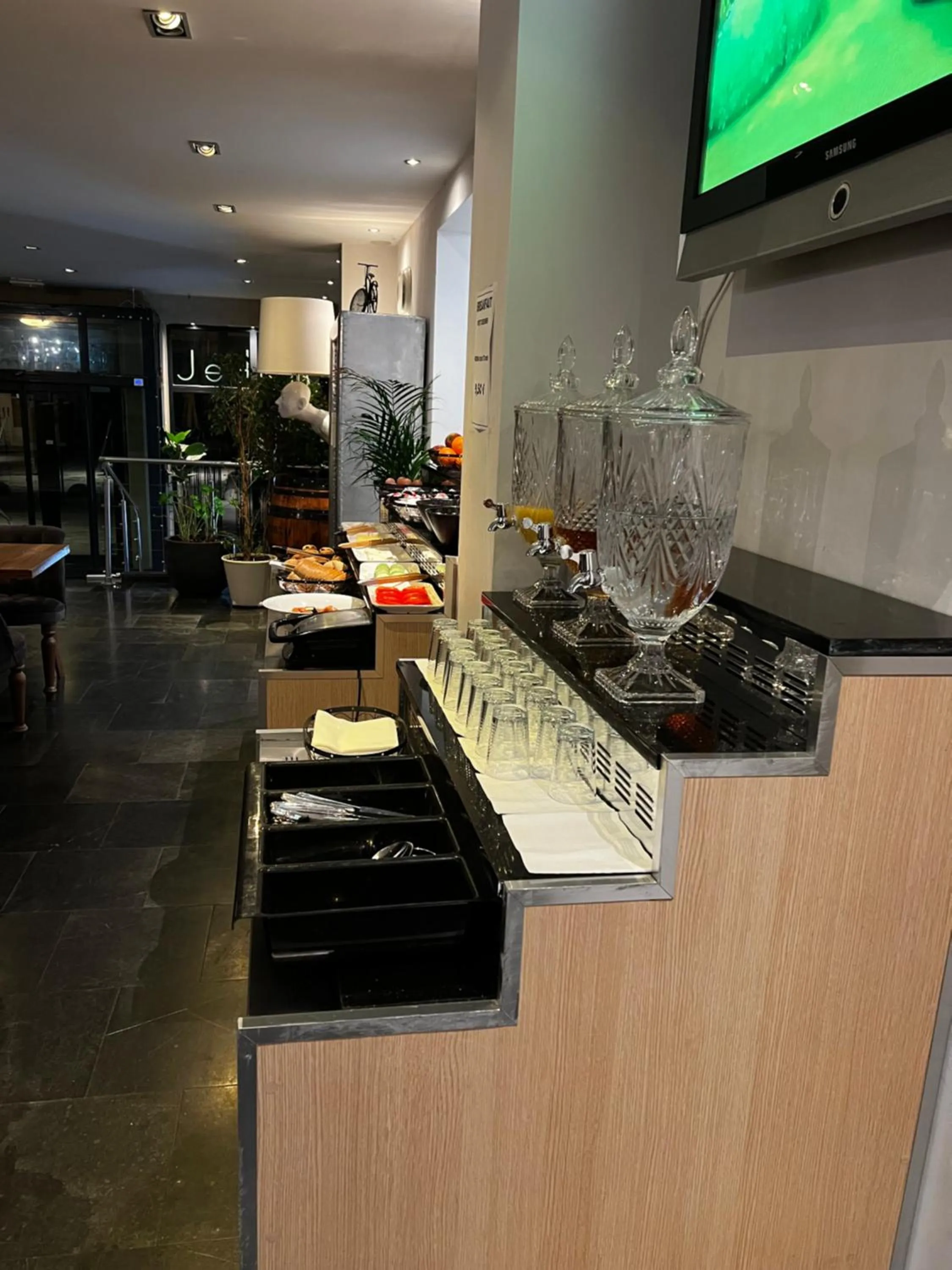 Breakfast in Hotel Aviation