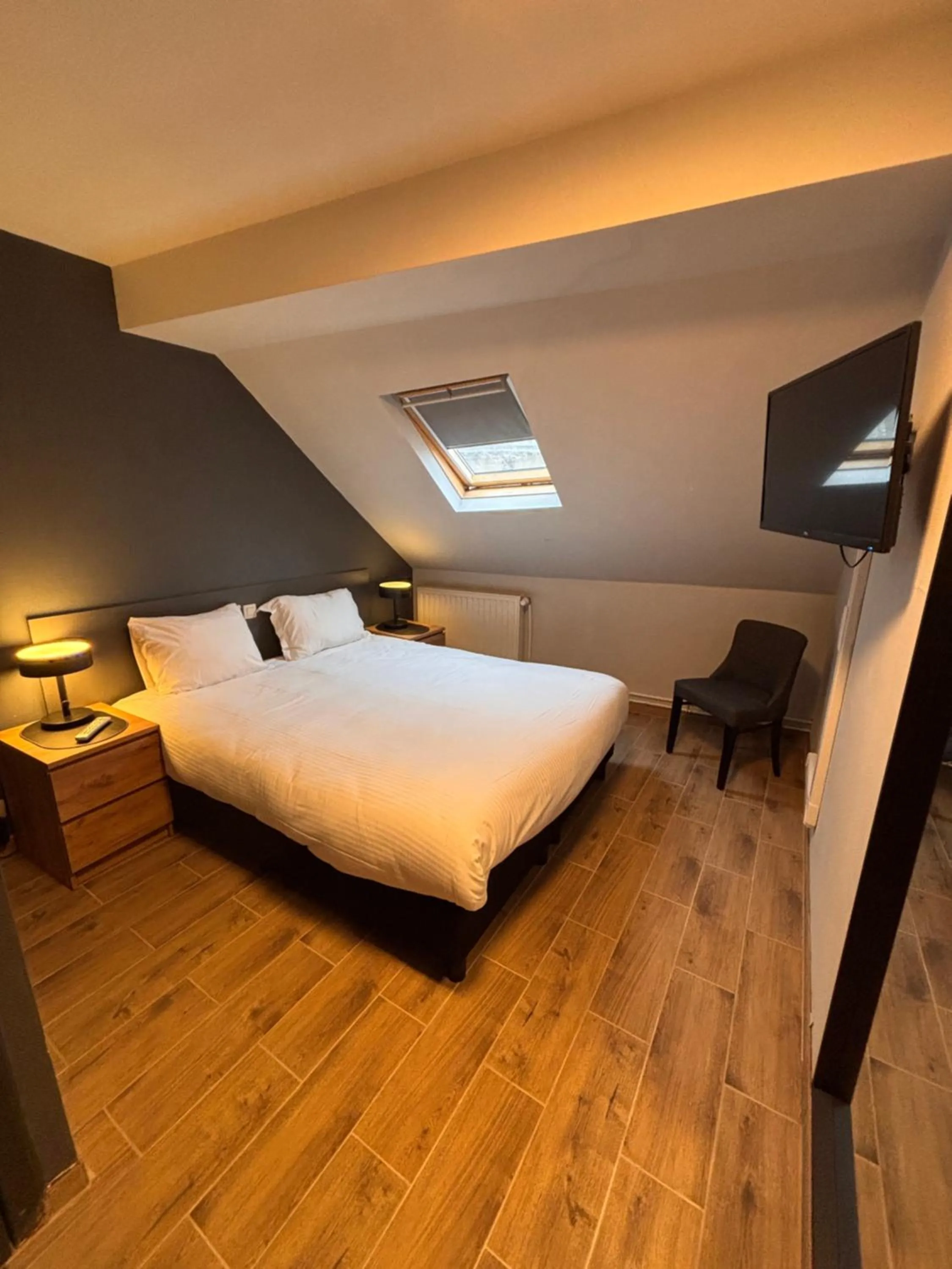 Property building, Bed in Hotel Aviation