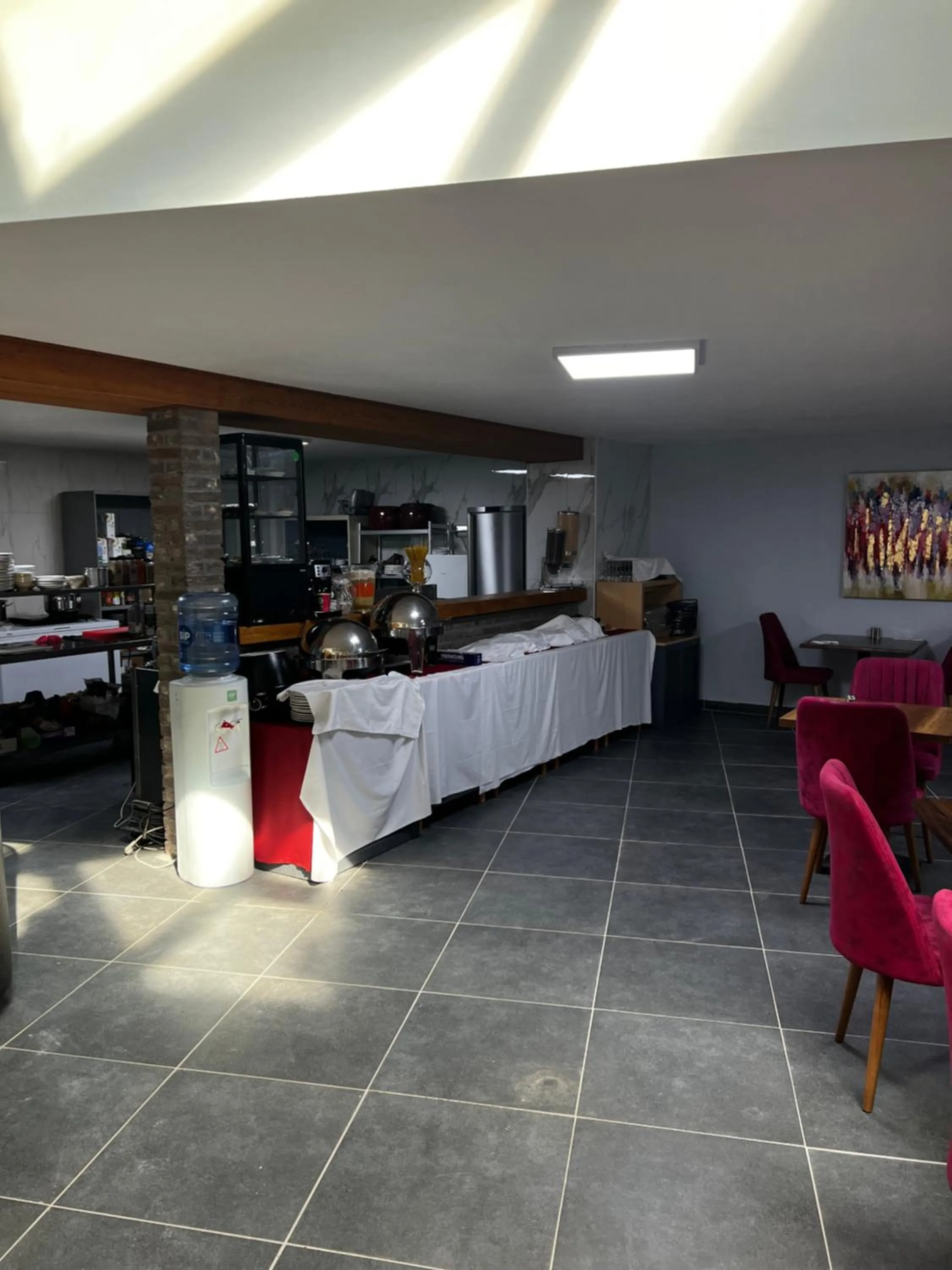 Restaurant/places to eat in Hotel Aviation