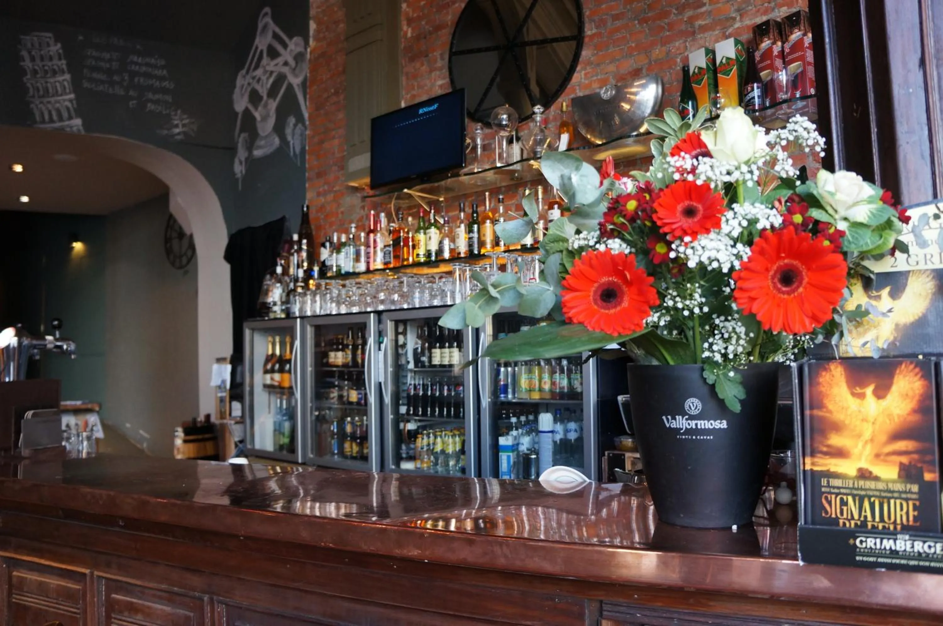 Restaurant/places to eat in Hotel Aviation