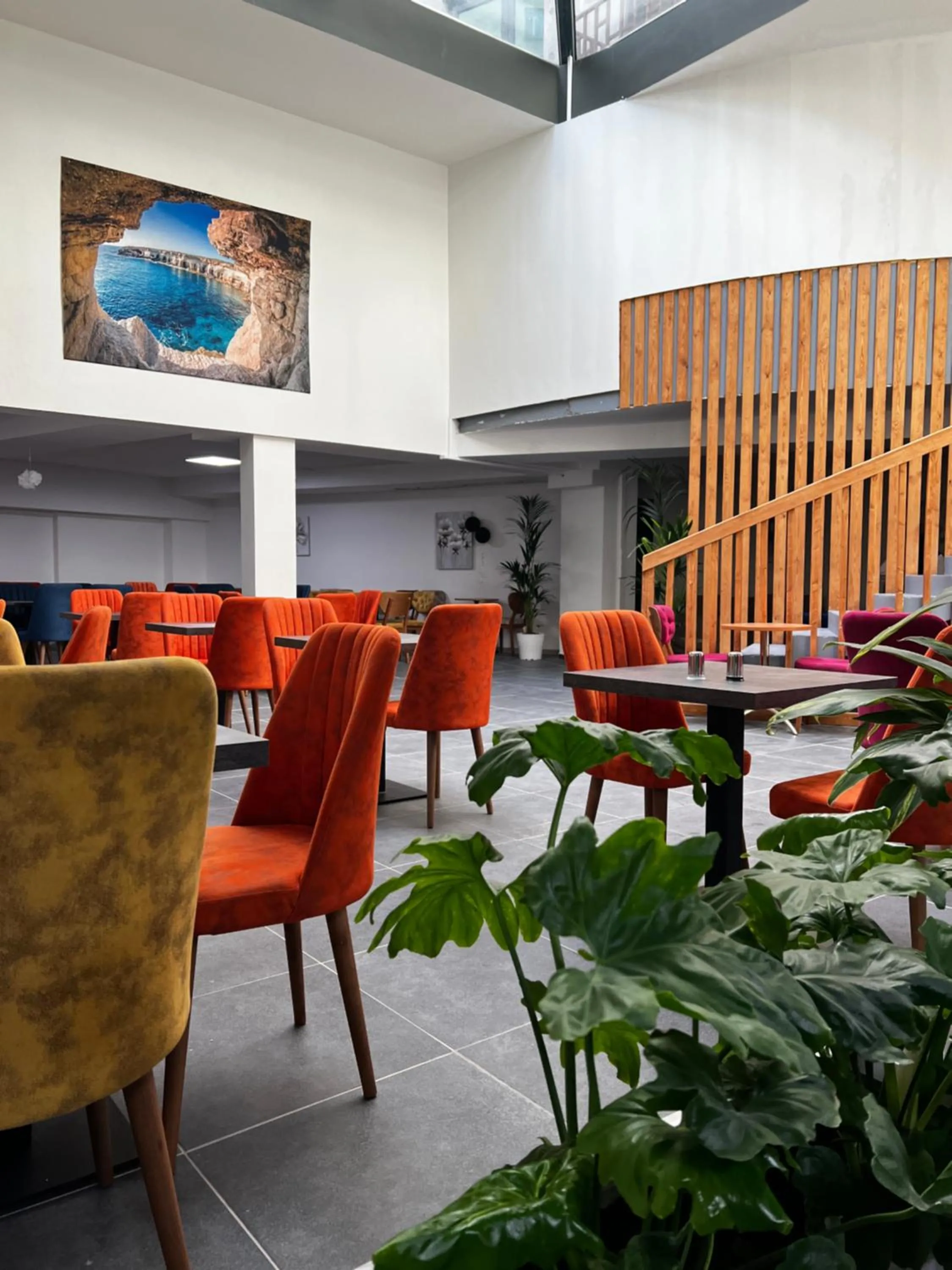 Restaurant/places to eat in Hotel Aviation