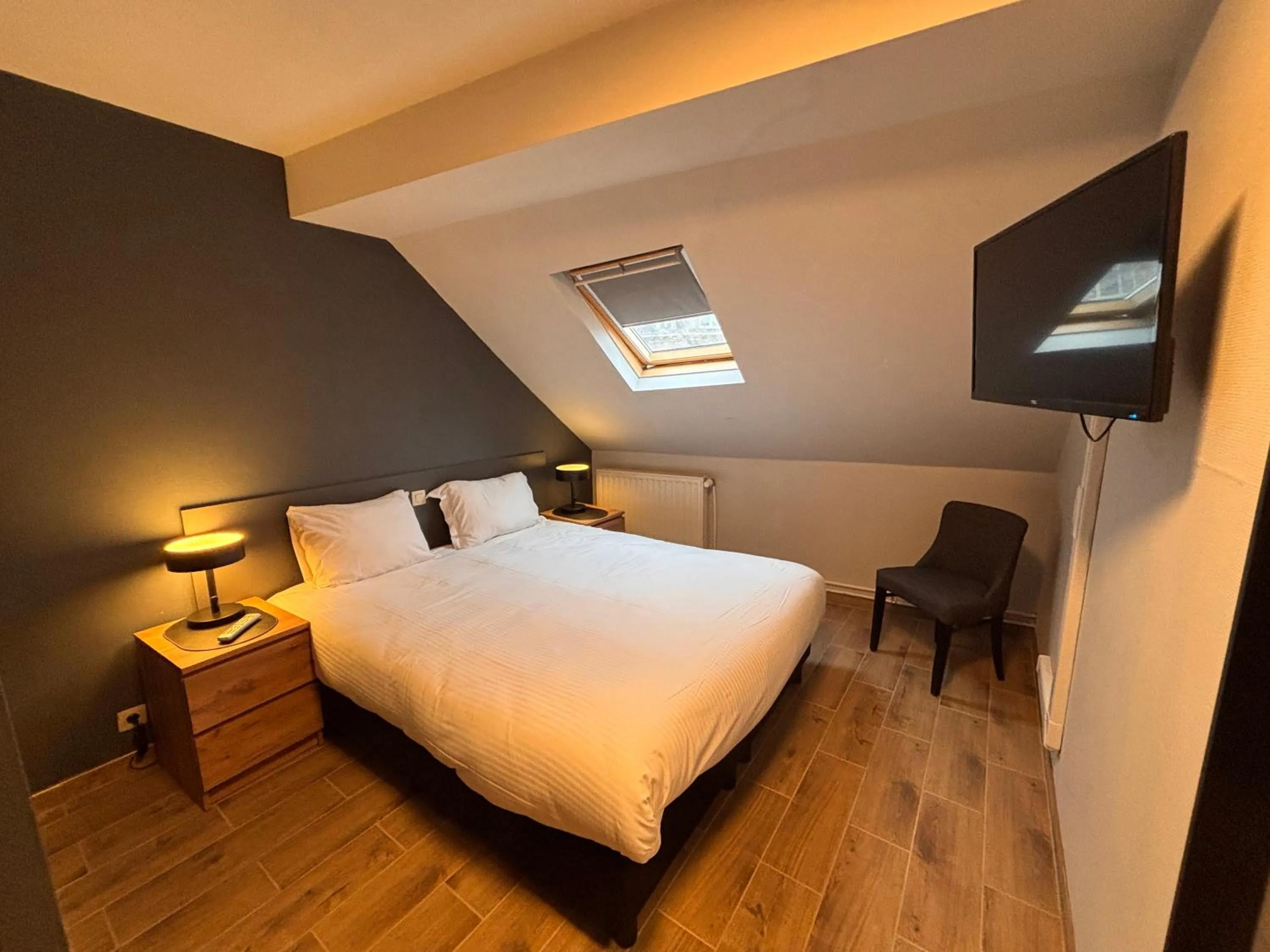 Property building, Bed in Hotel Aviation