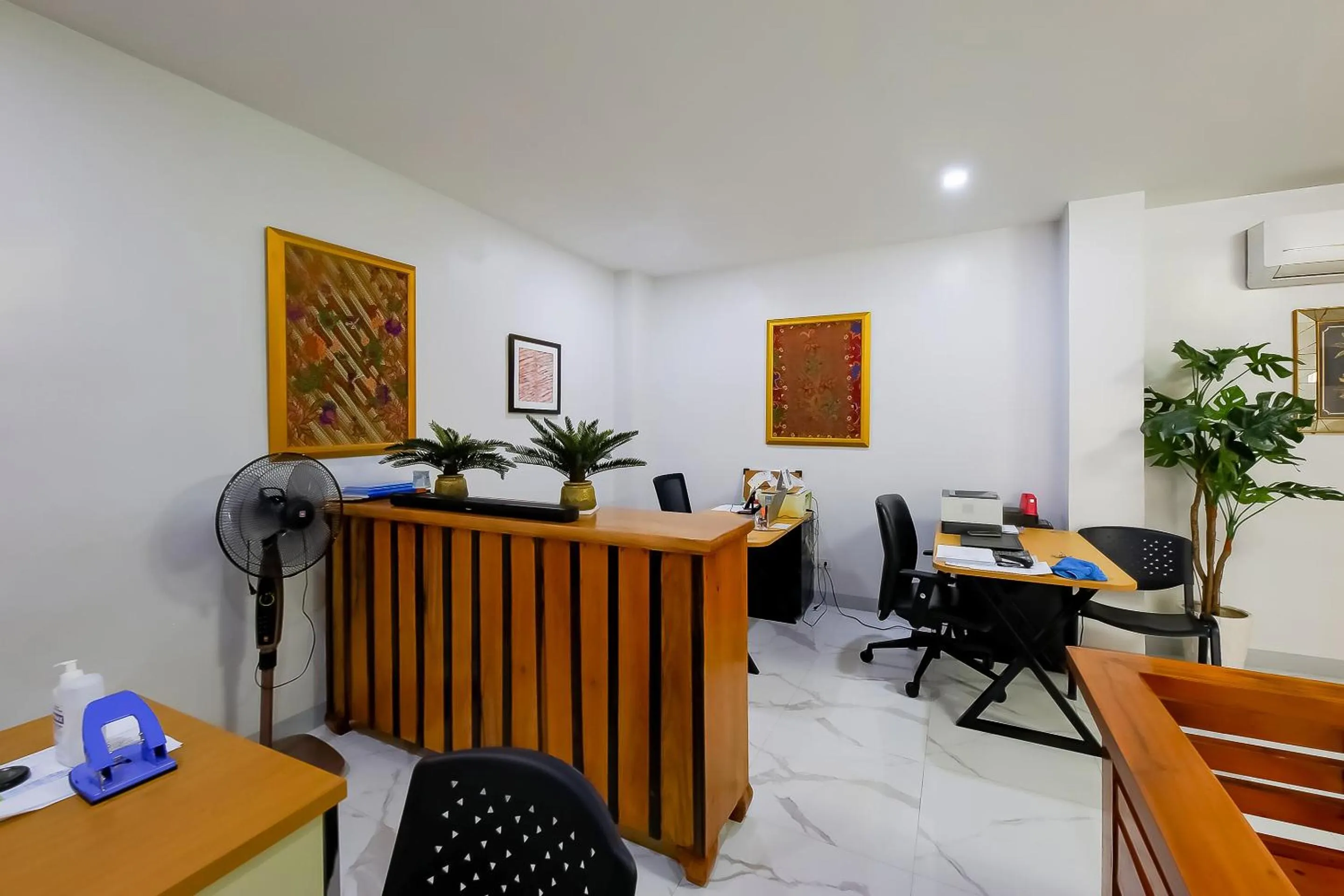 Lobby or reception in OYO 848 Dona Aurora Condotel