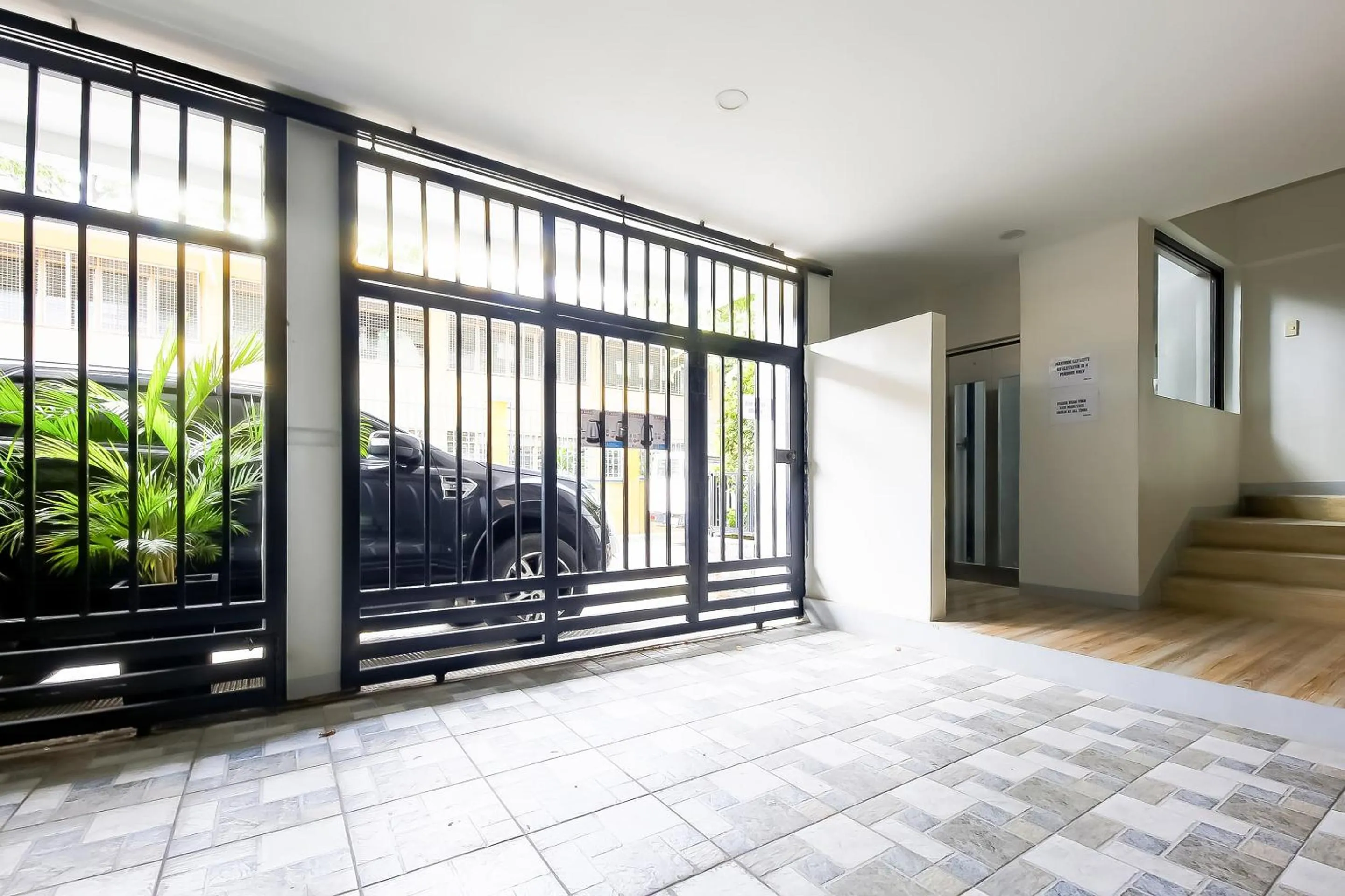 Lobby or reception in OYO 848 Dona Aurora Condotel