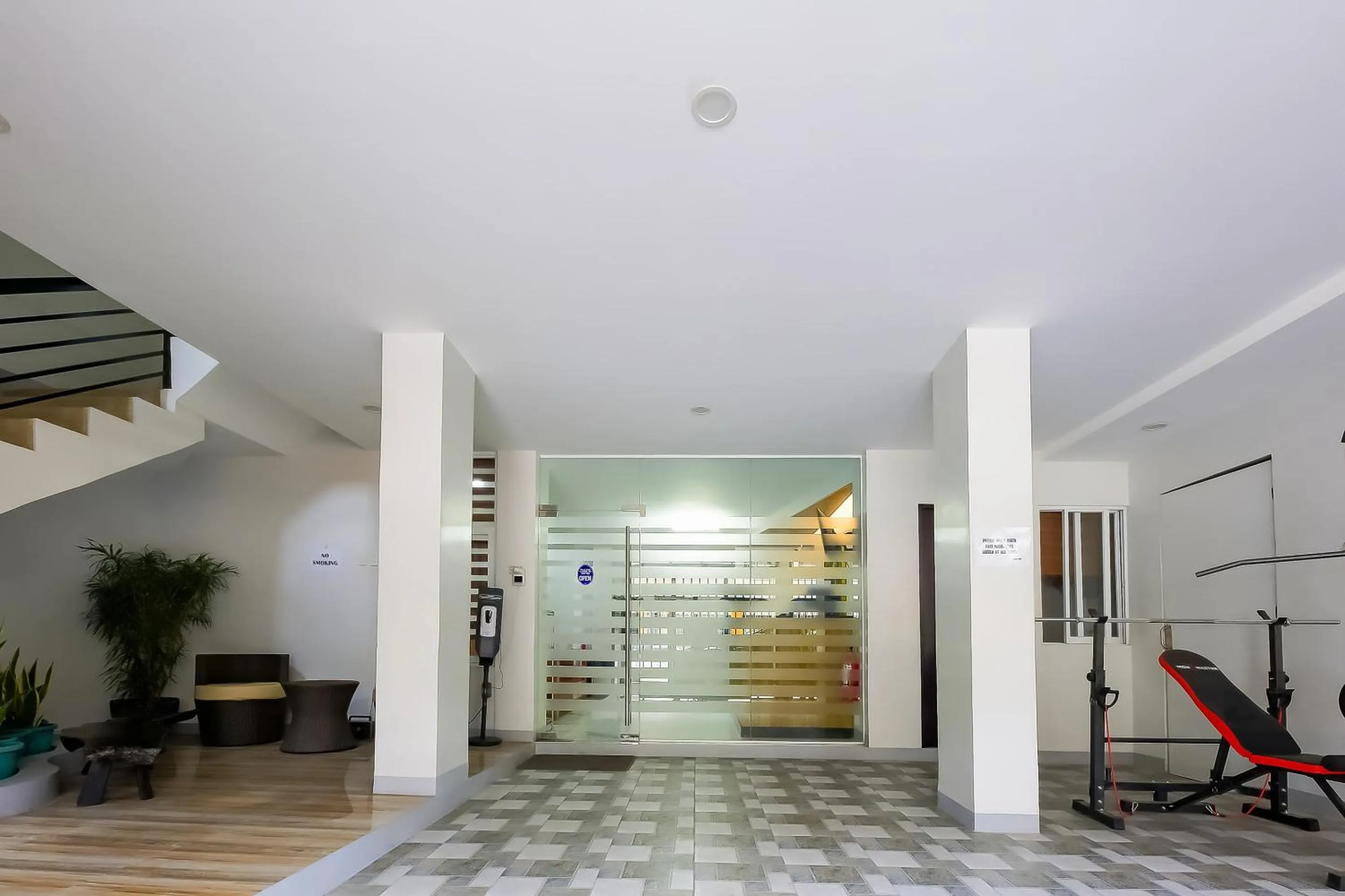 Lobby or reception in OYO 848 Dona Aurora Condotel