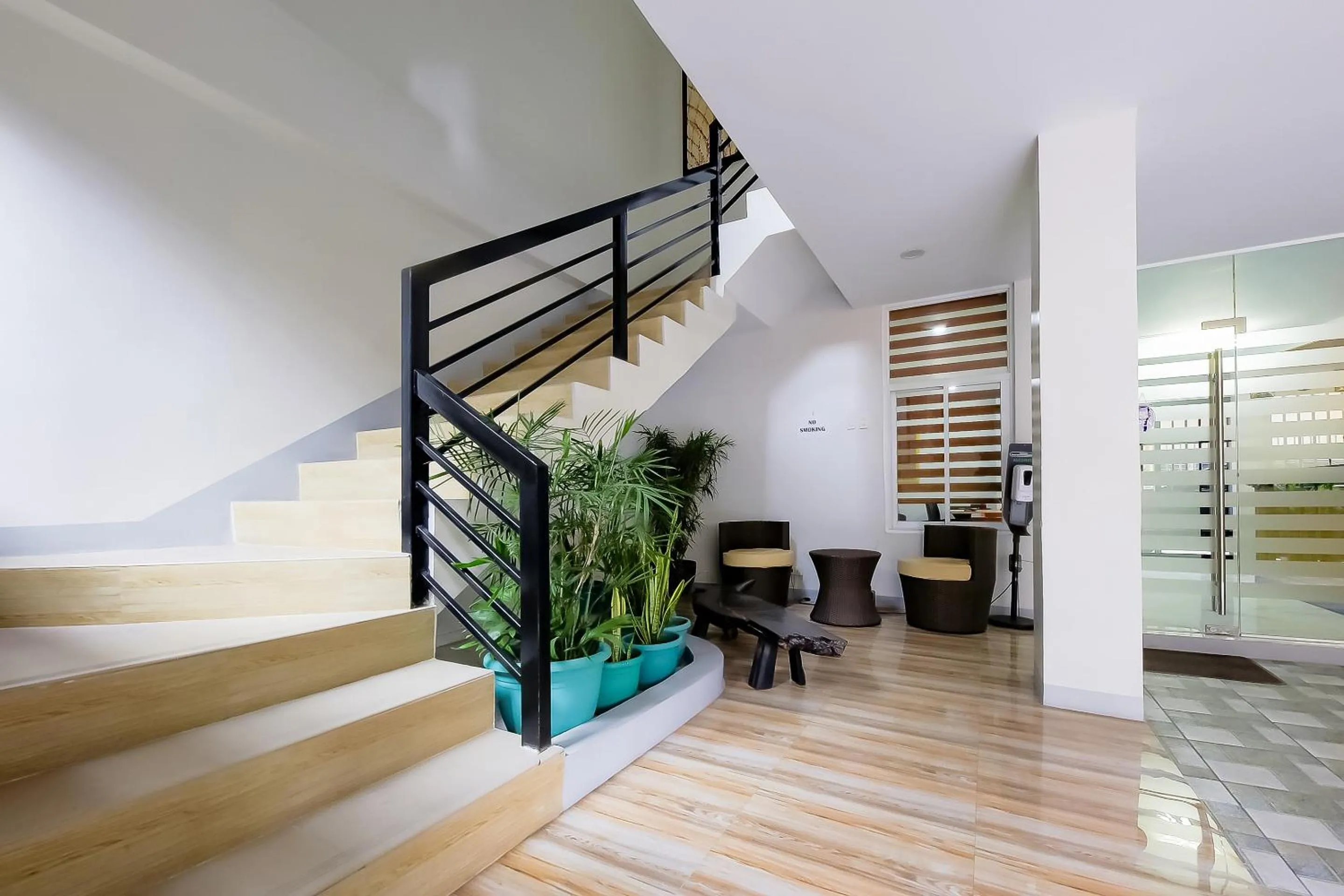 Lobby or reception in OYO 848 Dona Aurora Condotel