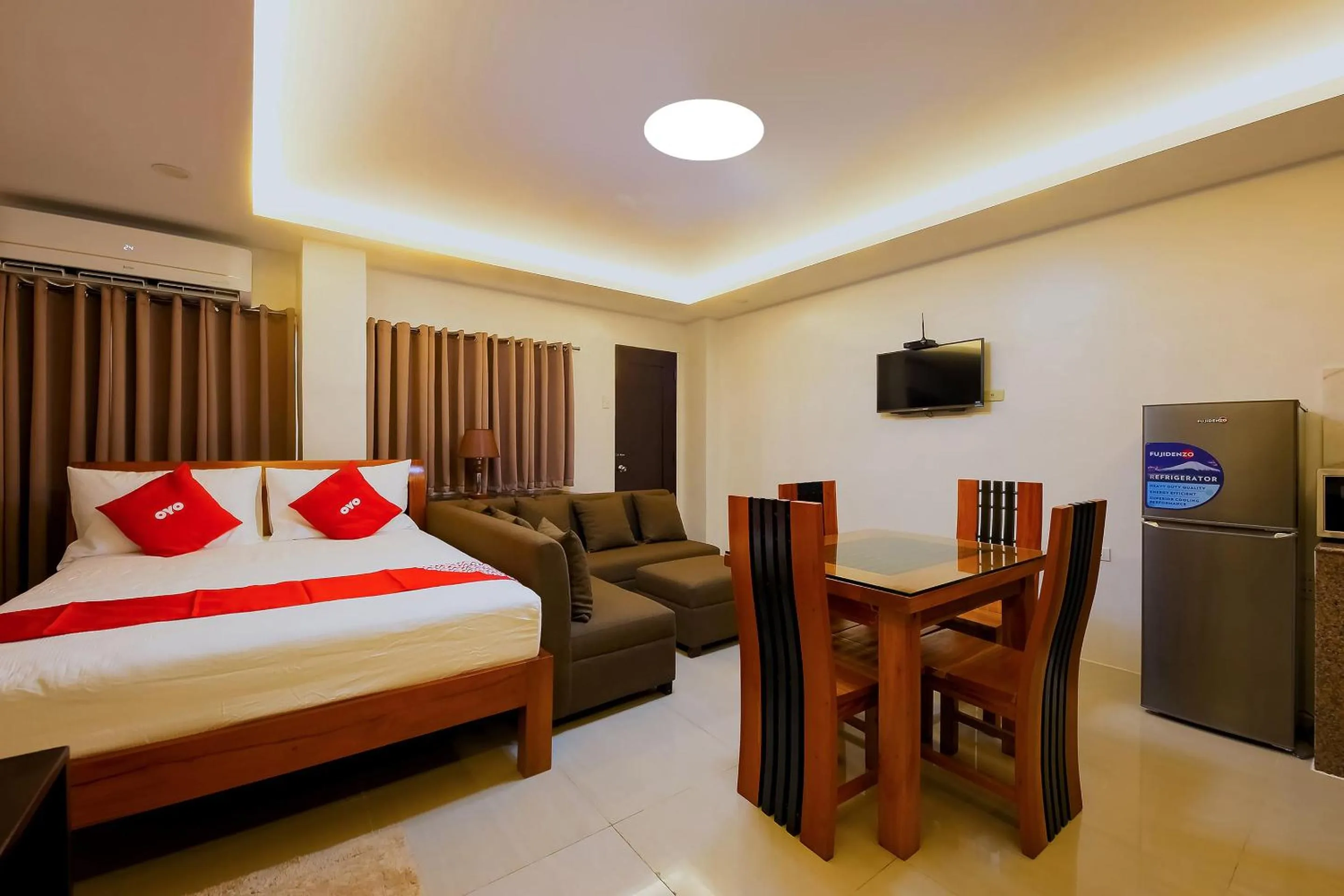 Bedroom in OYO 848 Dona Aurora Condotel