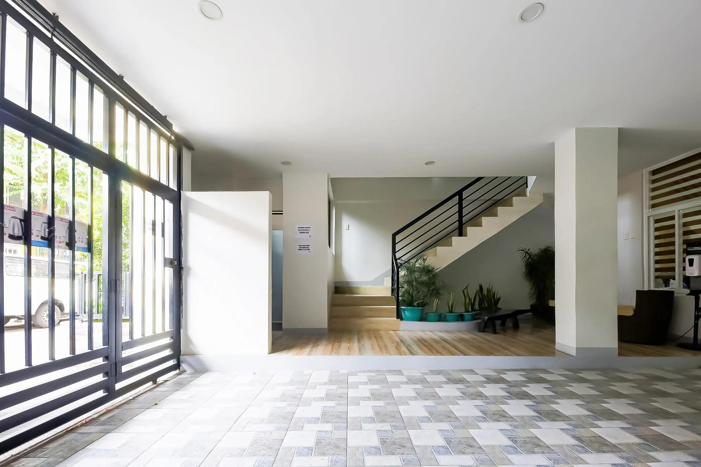 Lobby or reception in OYO 848 Dona Aurora Condotel