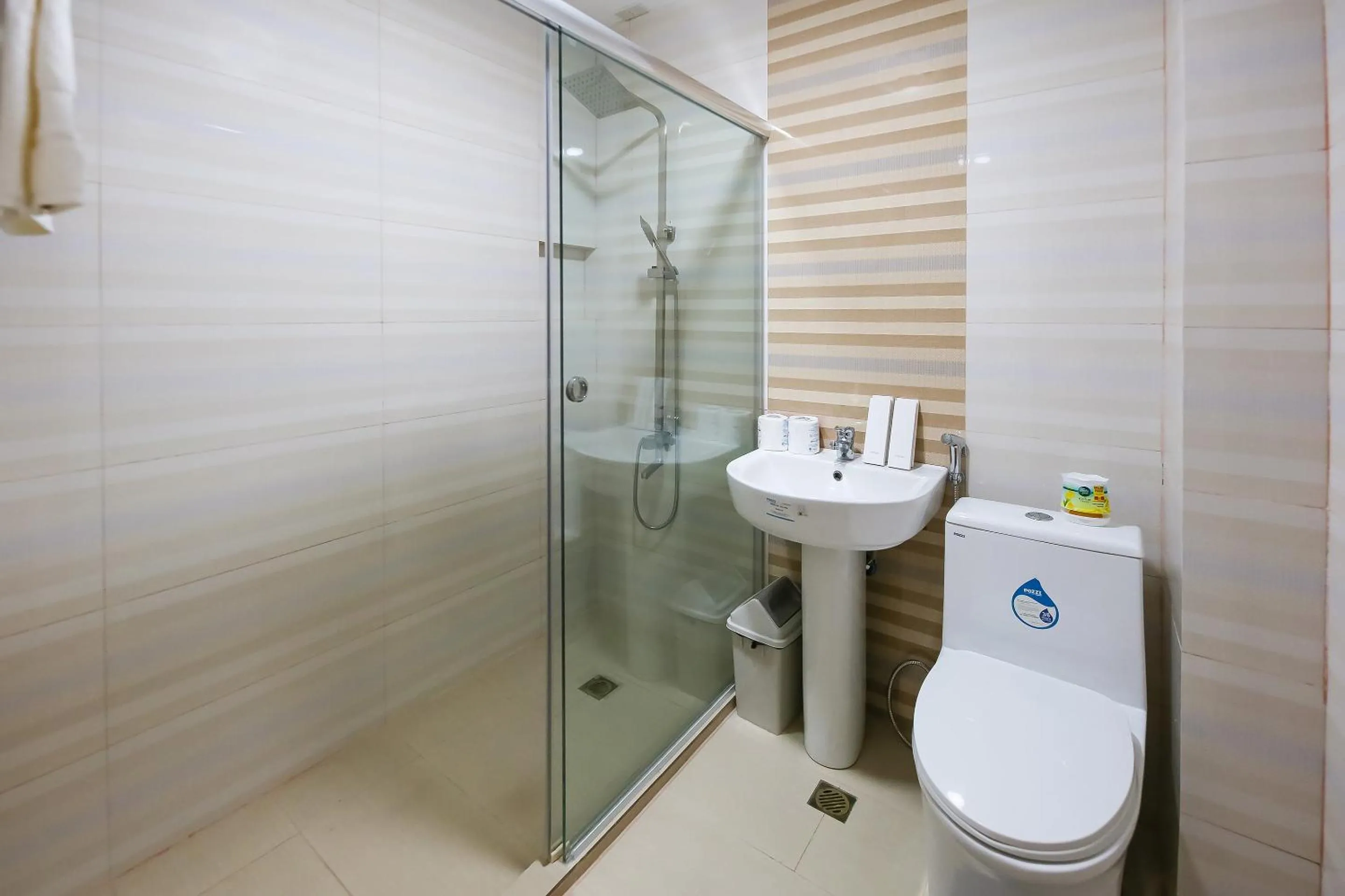 Bathroom in OYO 848 Dona Aurora Condotel