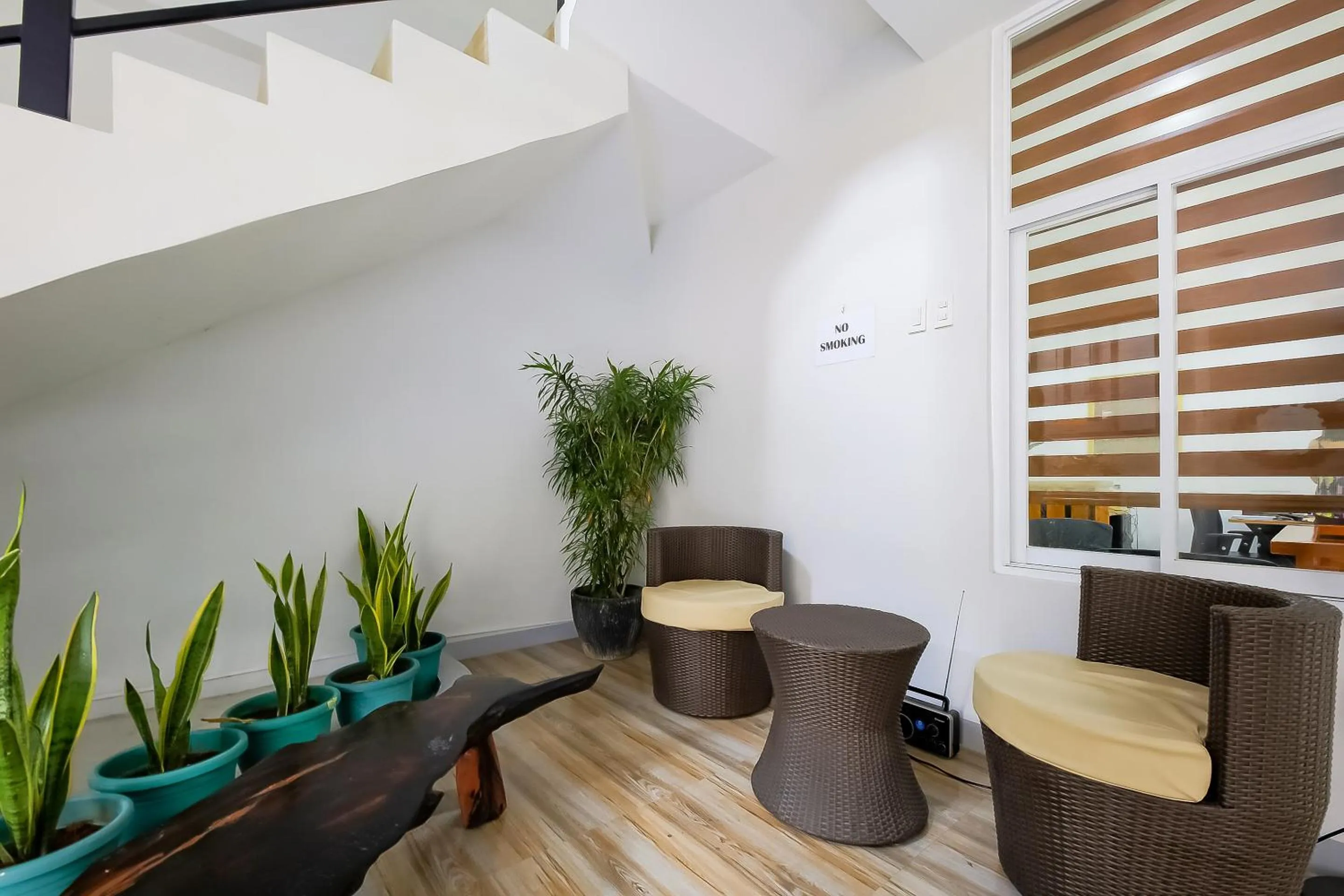 Lobby or reception in OYO 848 Dona Aurora Condotel