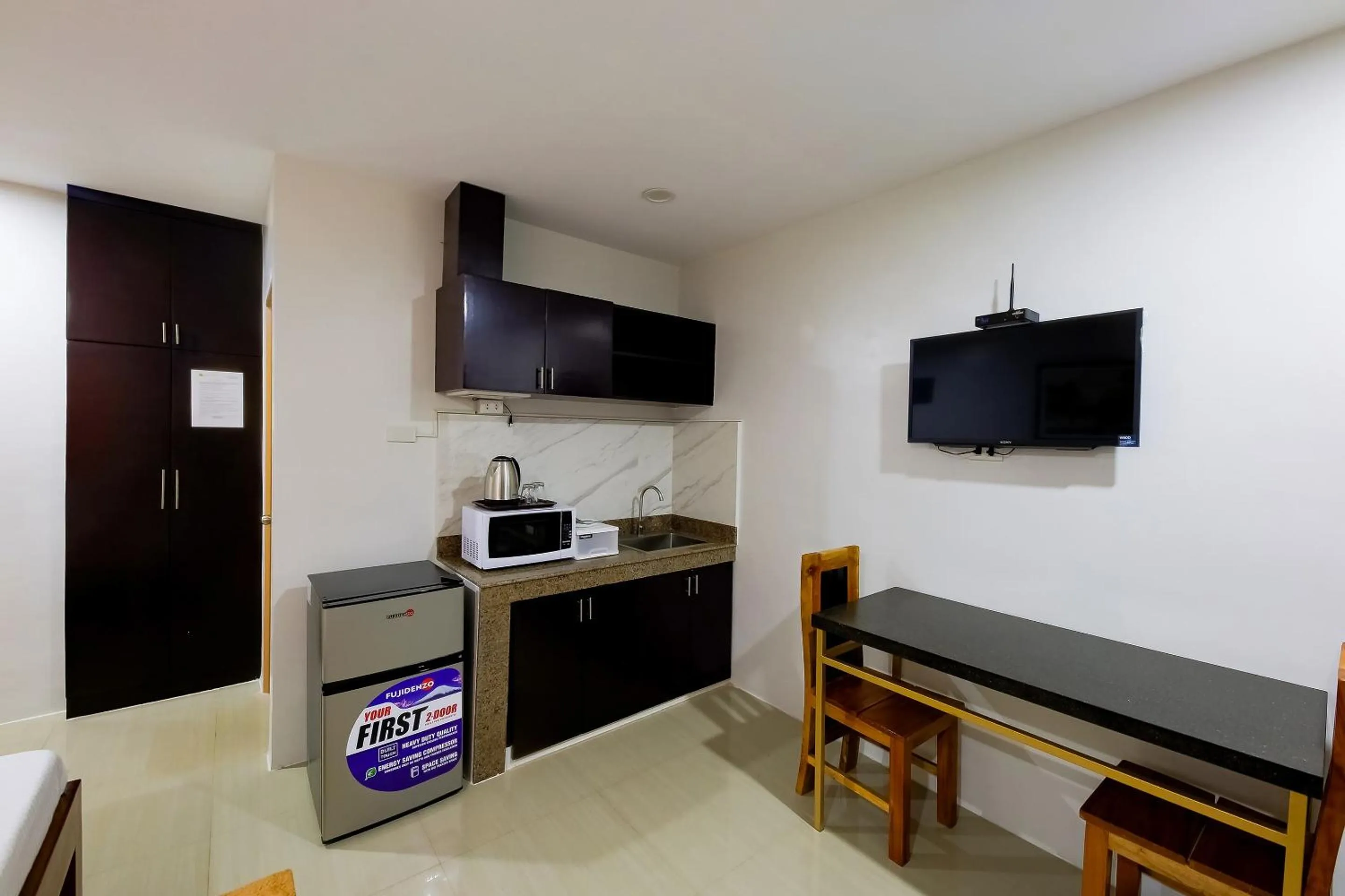 Bedroom in OYO 848 Dona Aurora Condotel