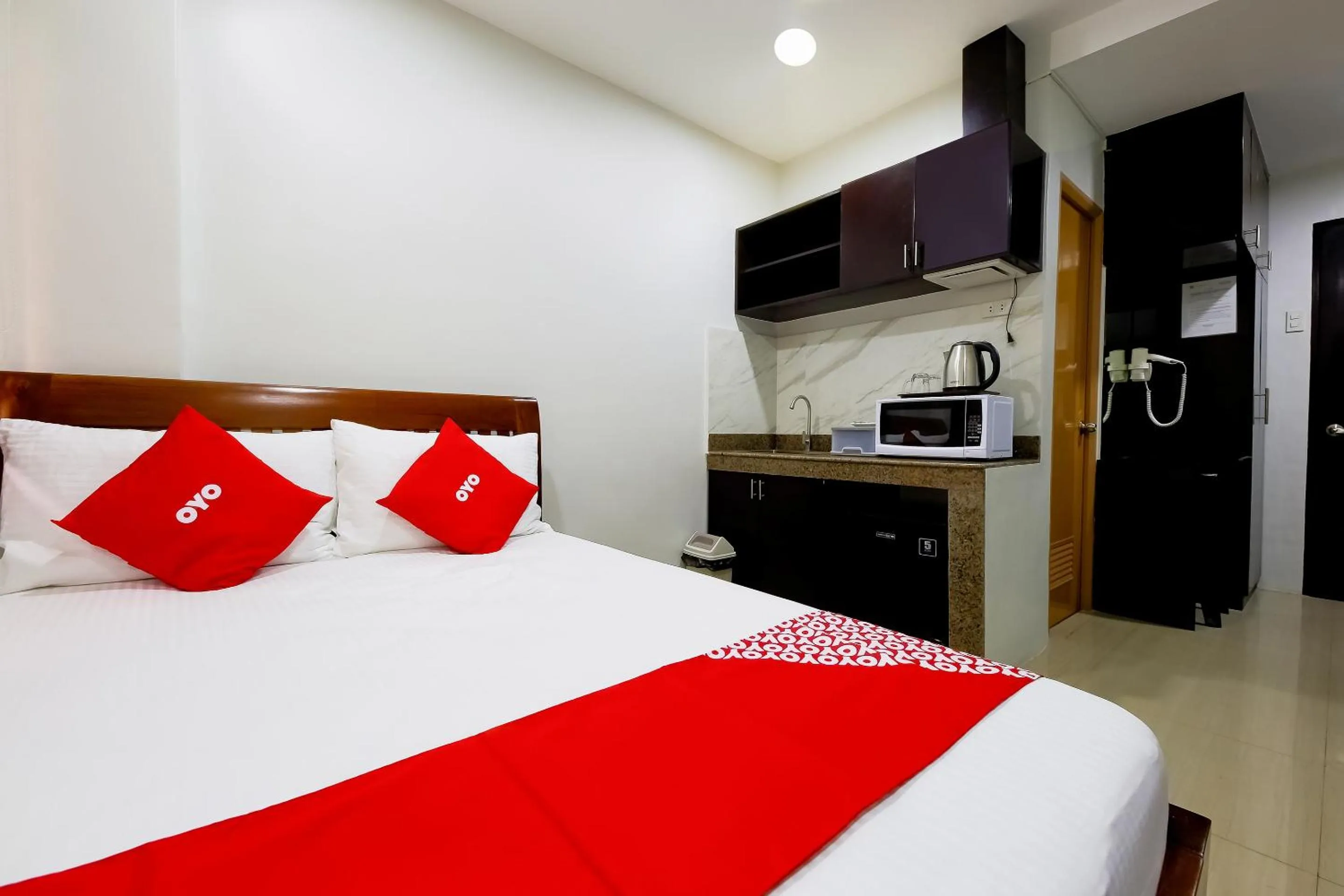 Bedroom in OYO 848 Dona Aurora Condotel