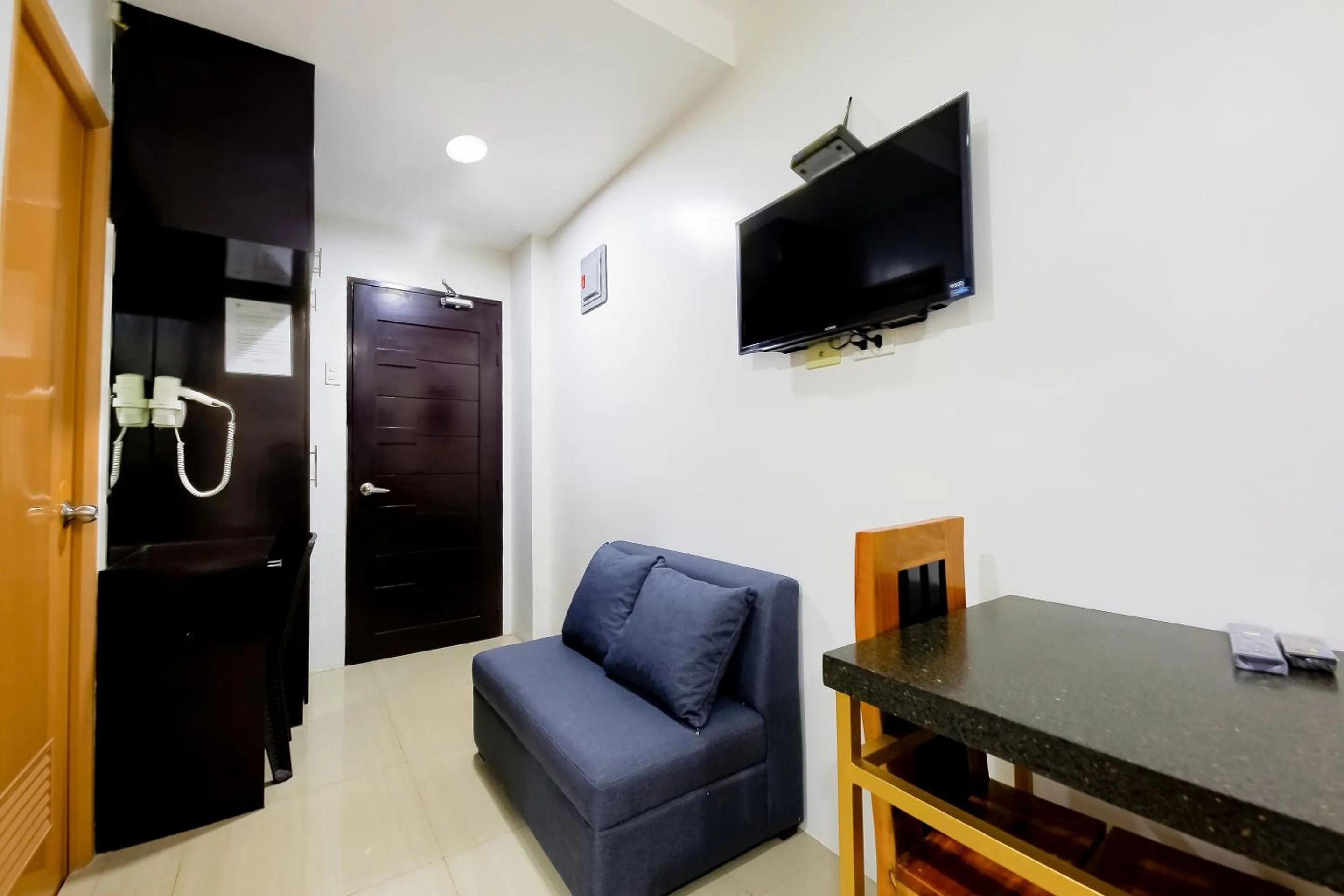 Bedroom in OYO 848 Dona Aurora Condotel