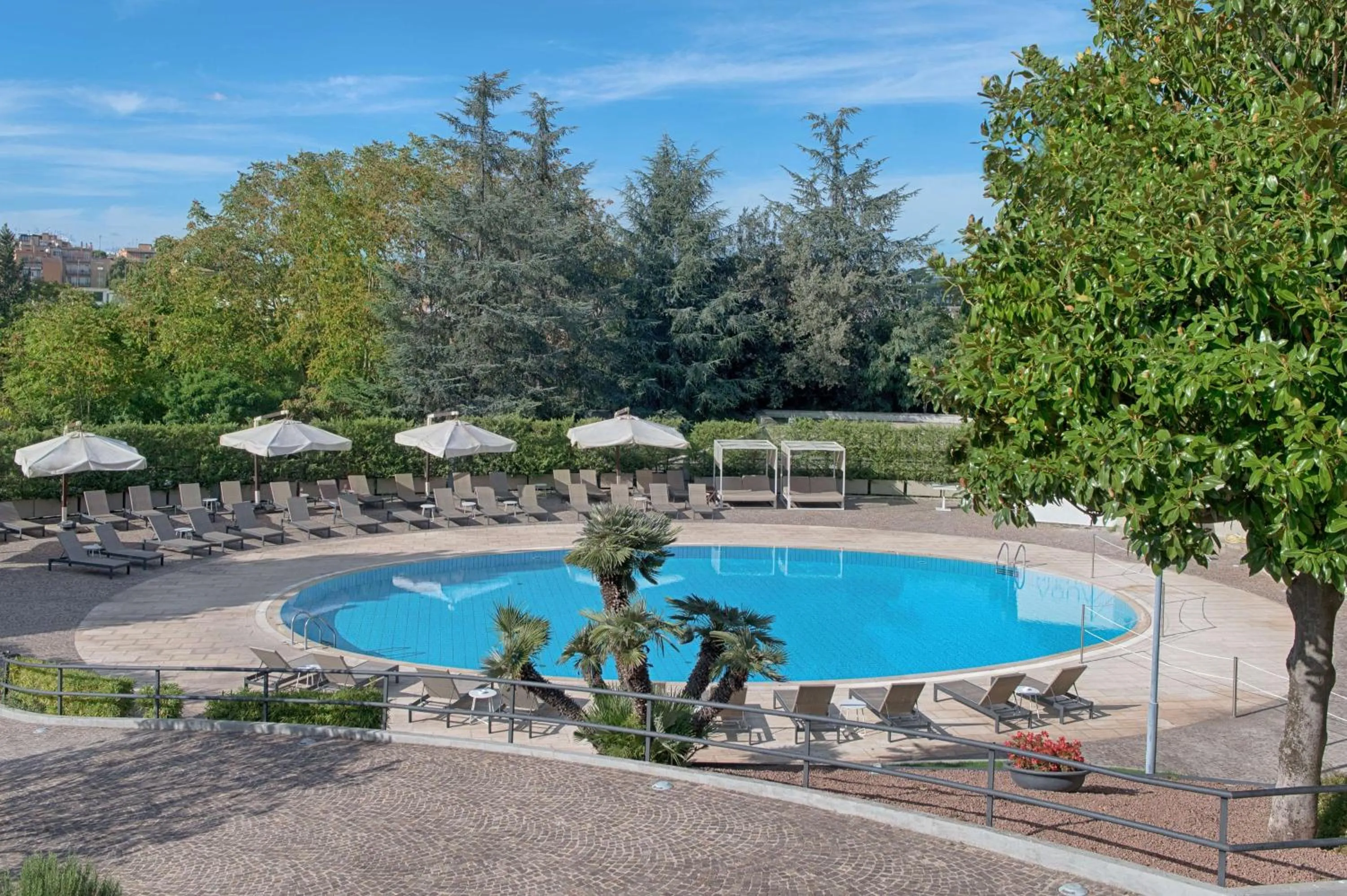 Pool view in NH Roma Villa Carpegna