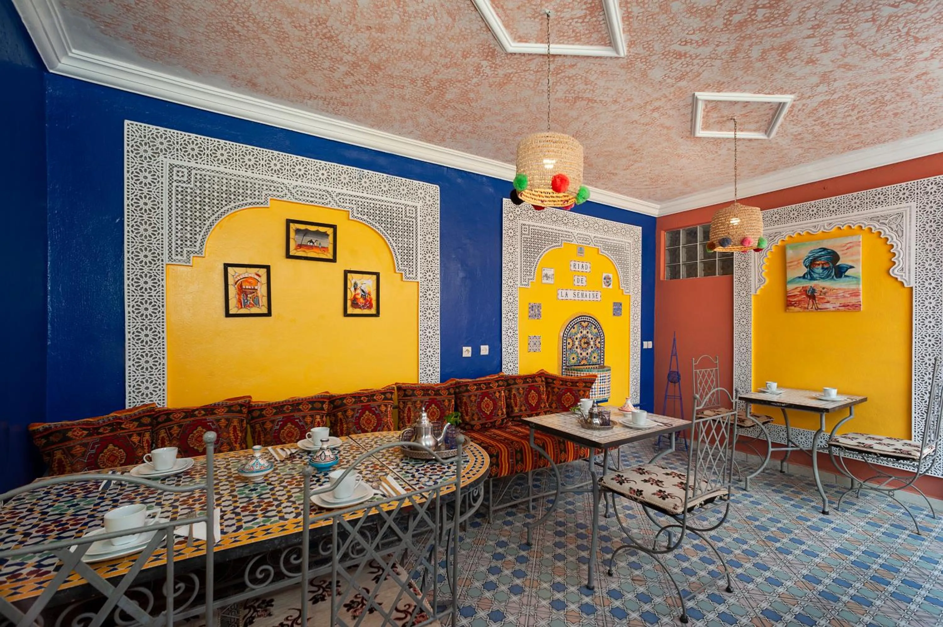 Restaurant/places to eat in Riad De La Semaine