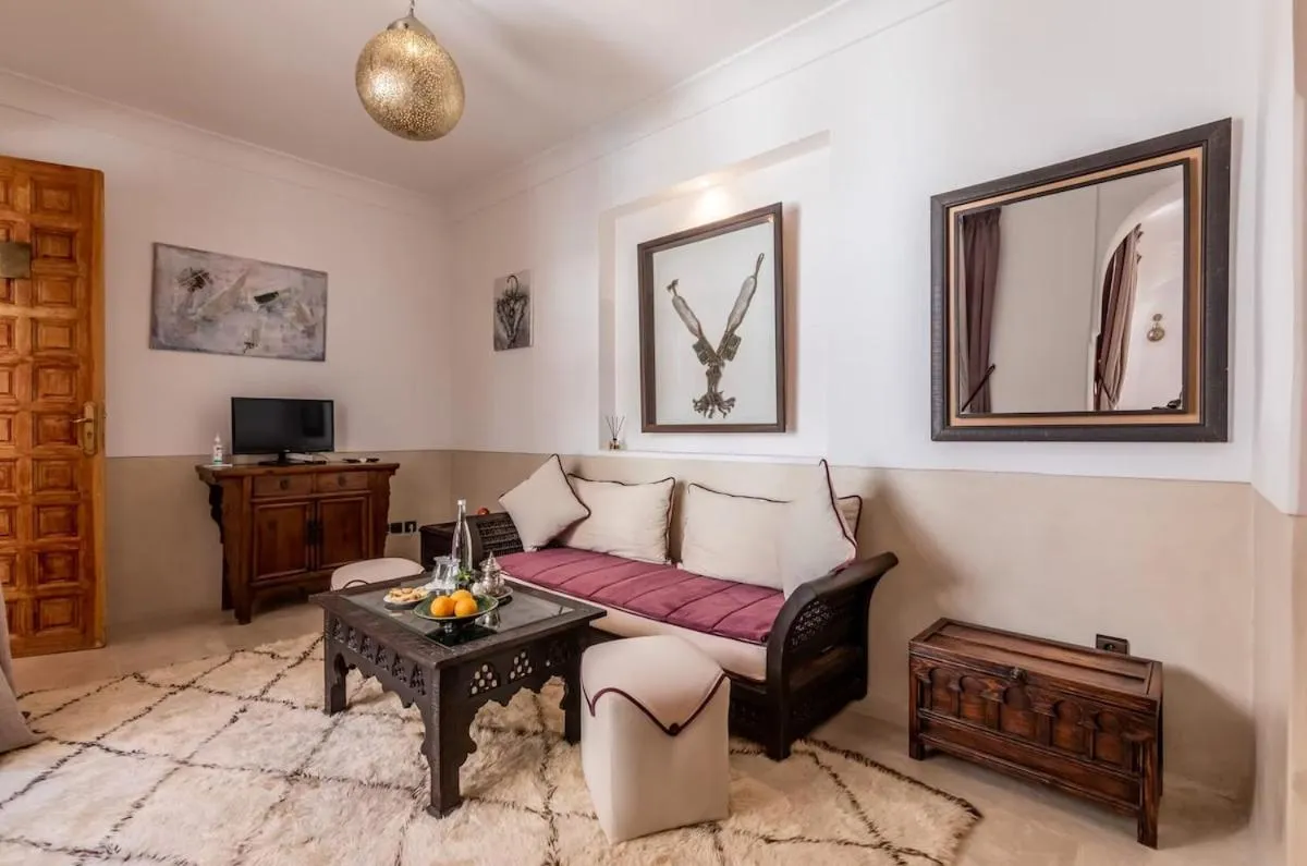 TV and multimedia in Riad Kahena