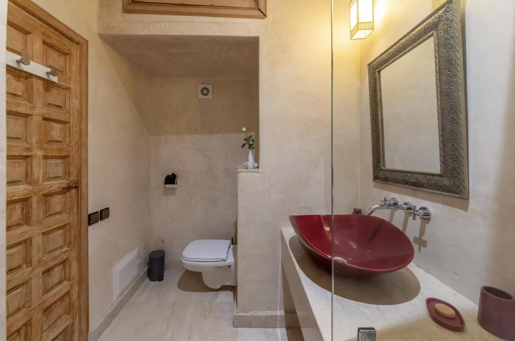 Toilet in Riad Kahena