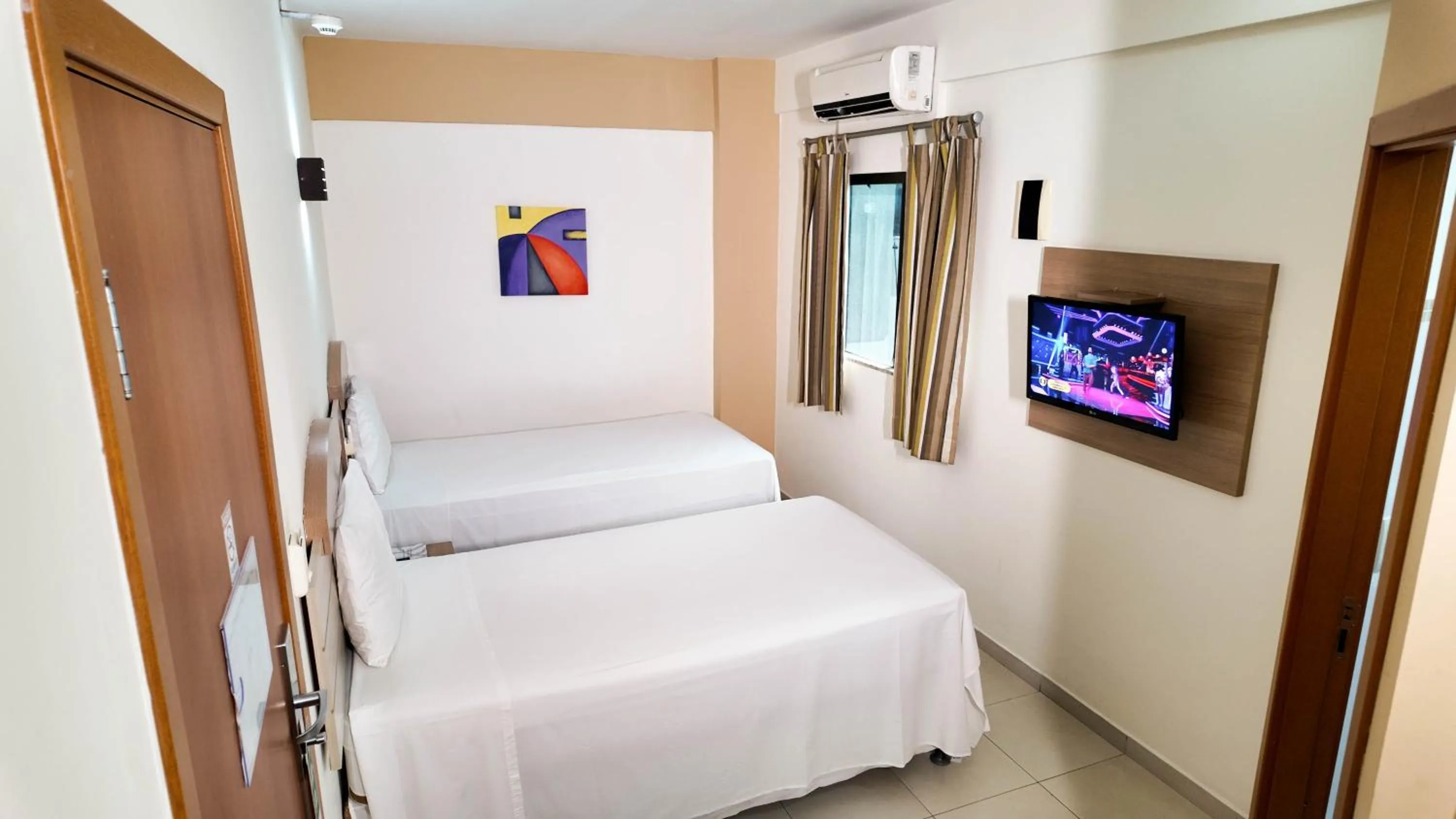 Photo of the whole room, Bed in Larison Executive - by Easy Hotéis