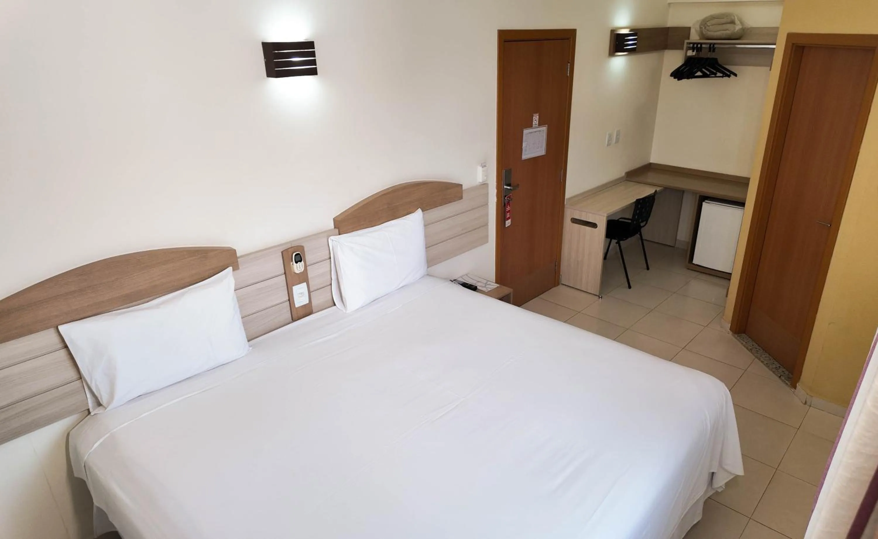 Photo of the whole room, Bed in Larison Executive - by Easy Hotéis