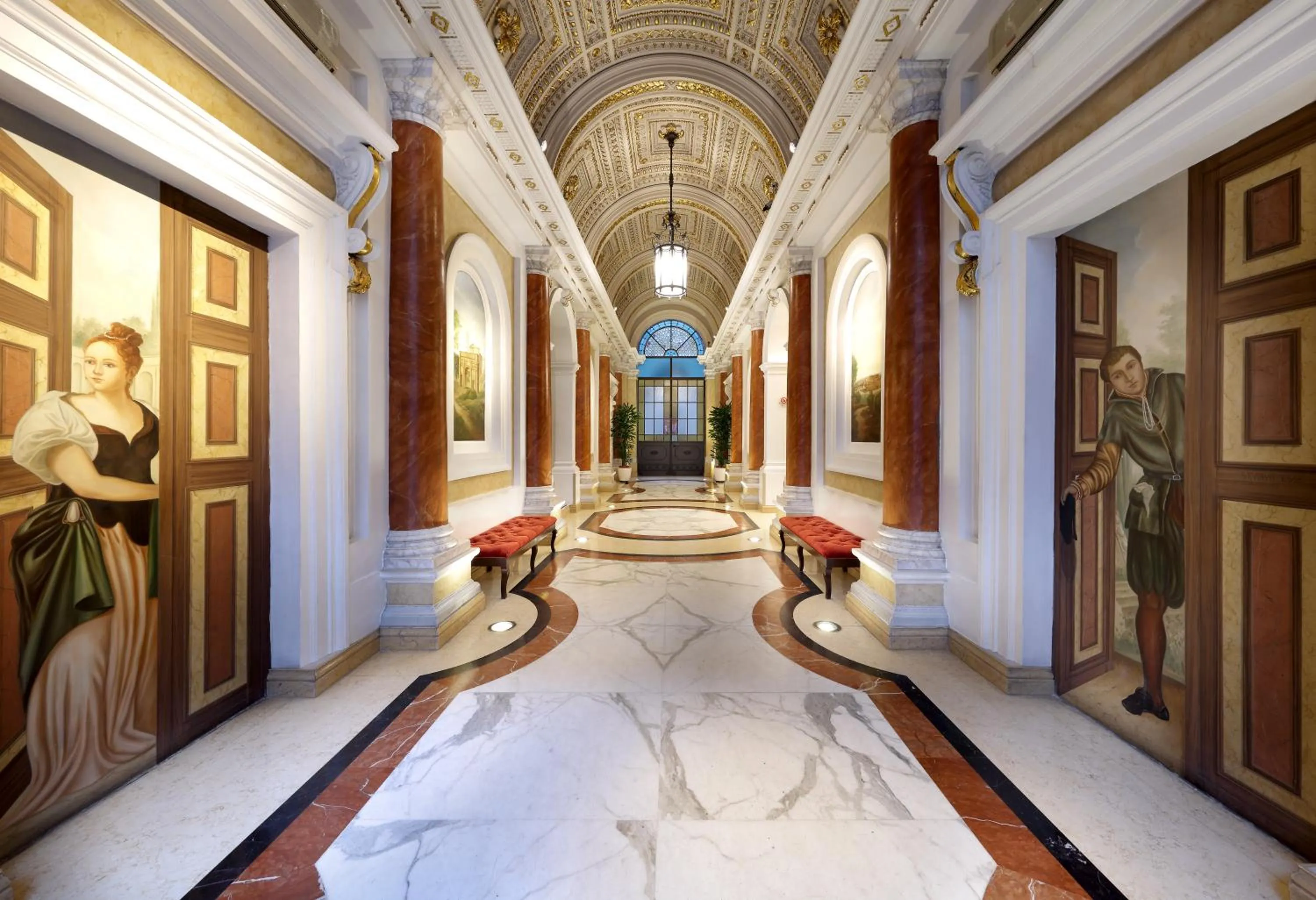 Facade/entrance in Exe International Palace