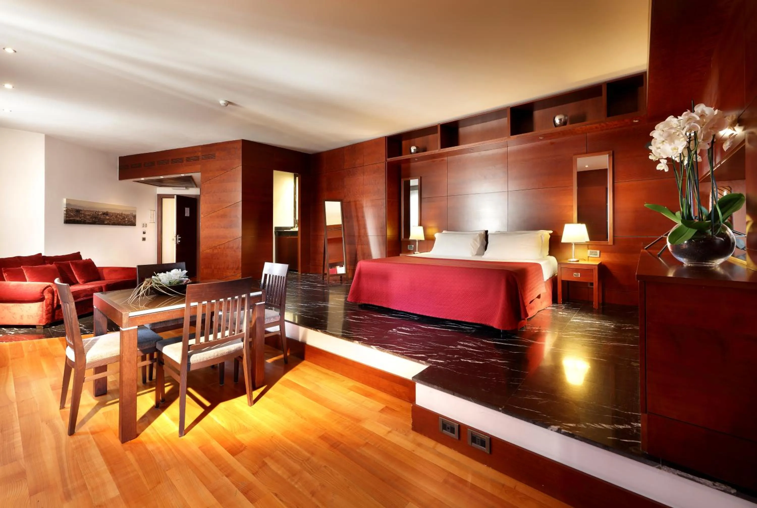 Photo of the whole room in Exe International Palace