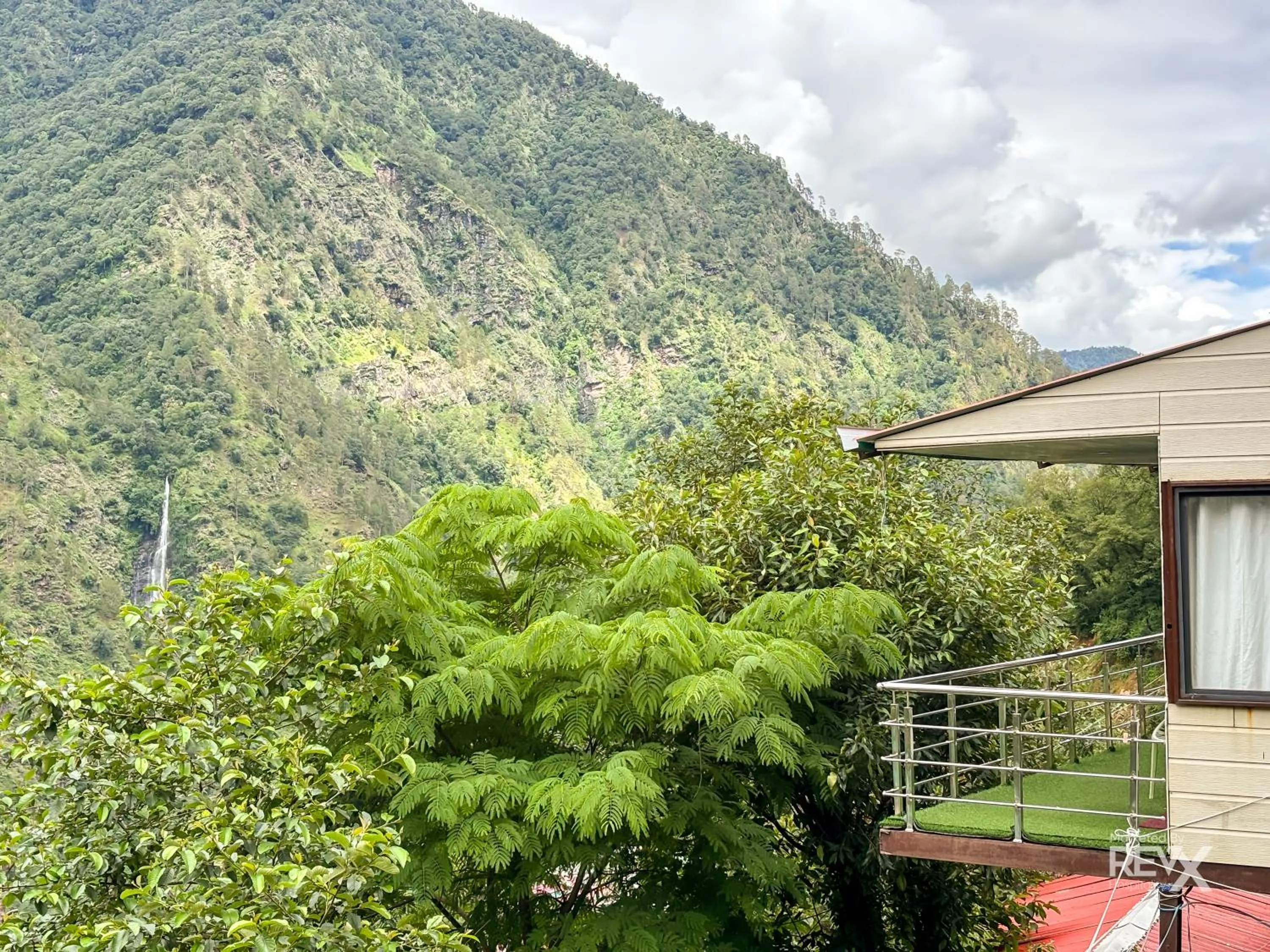 Day in The Sona Heli Resort