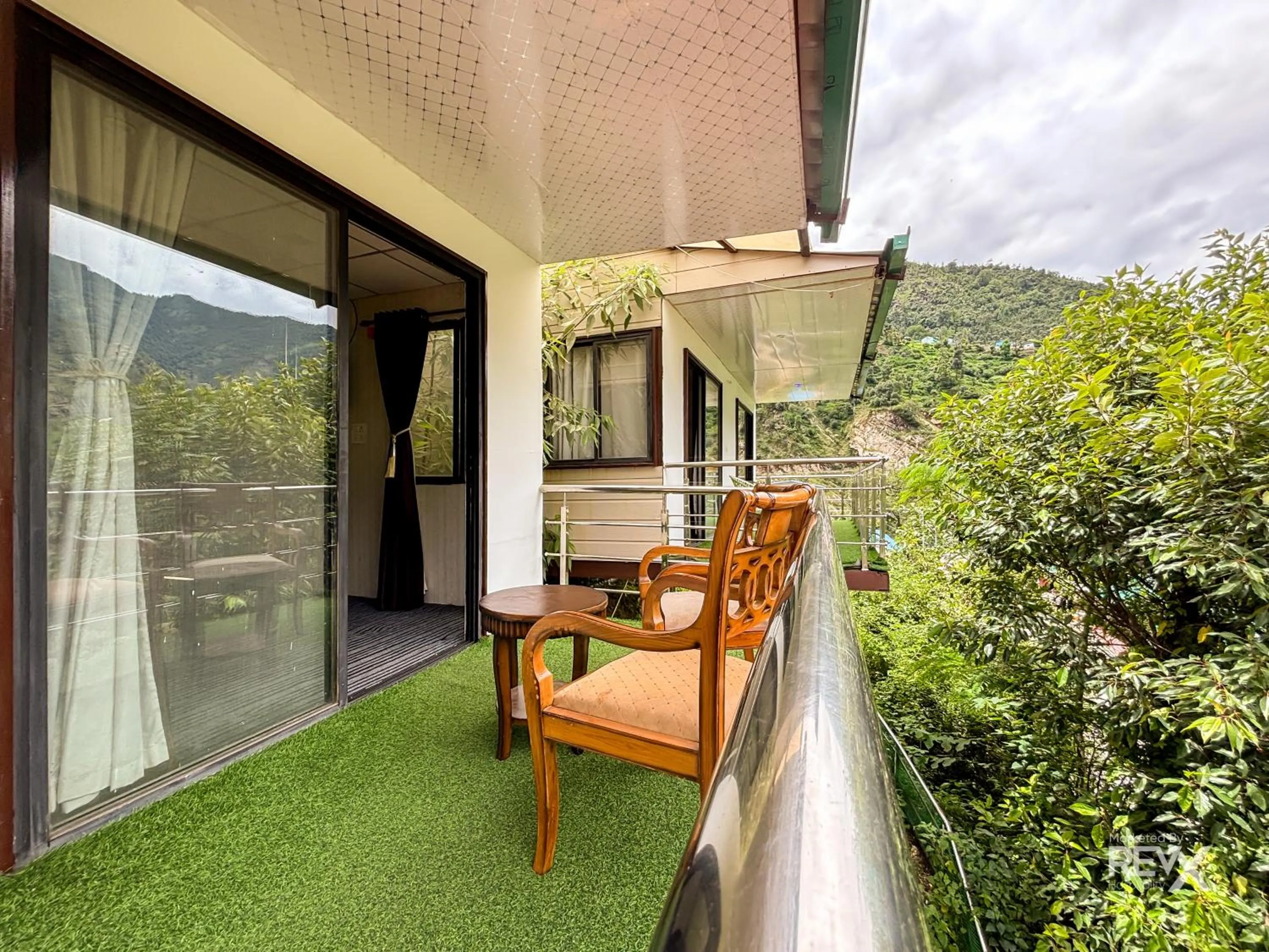 Day in The Sona Heli Resort