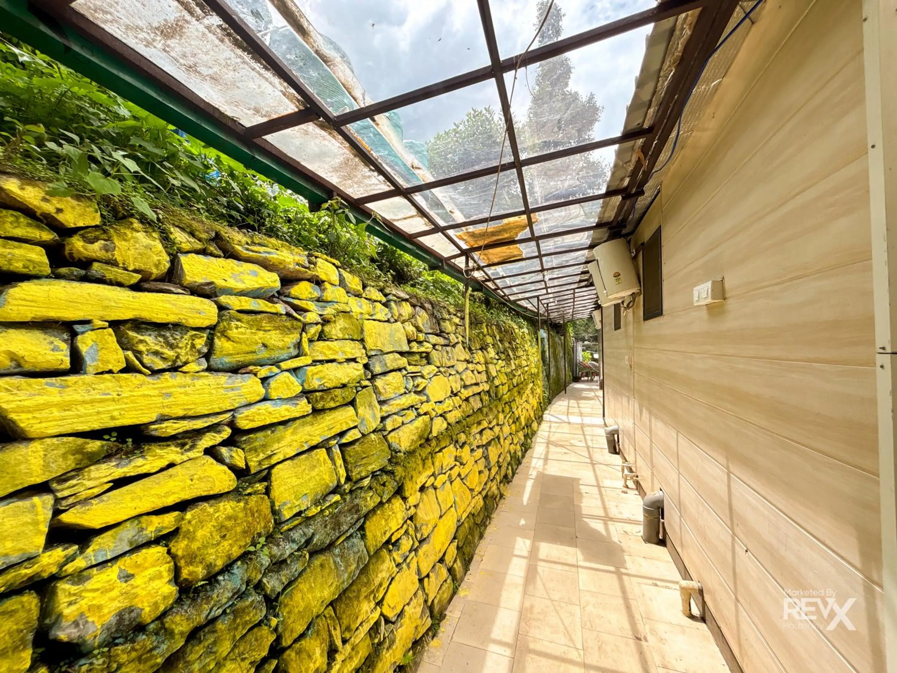 Facade/entrance in The Sona Heli Resort