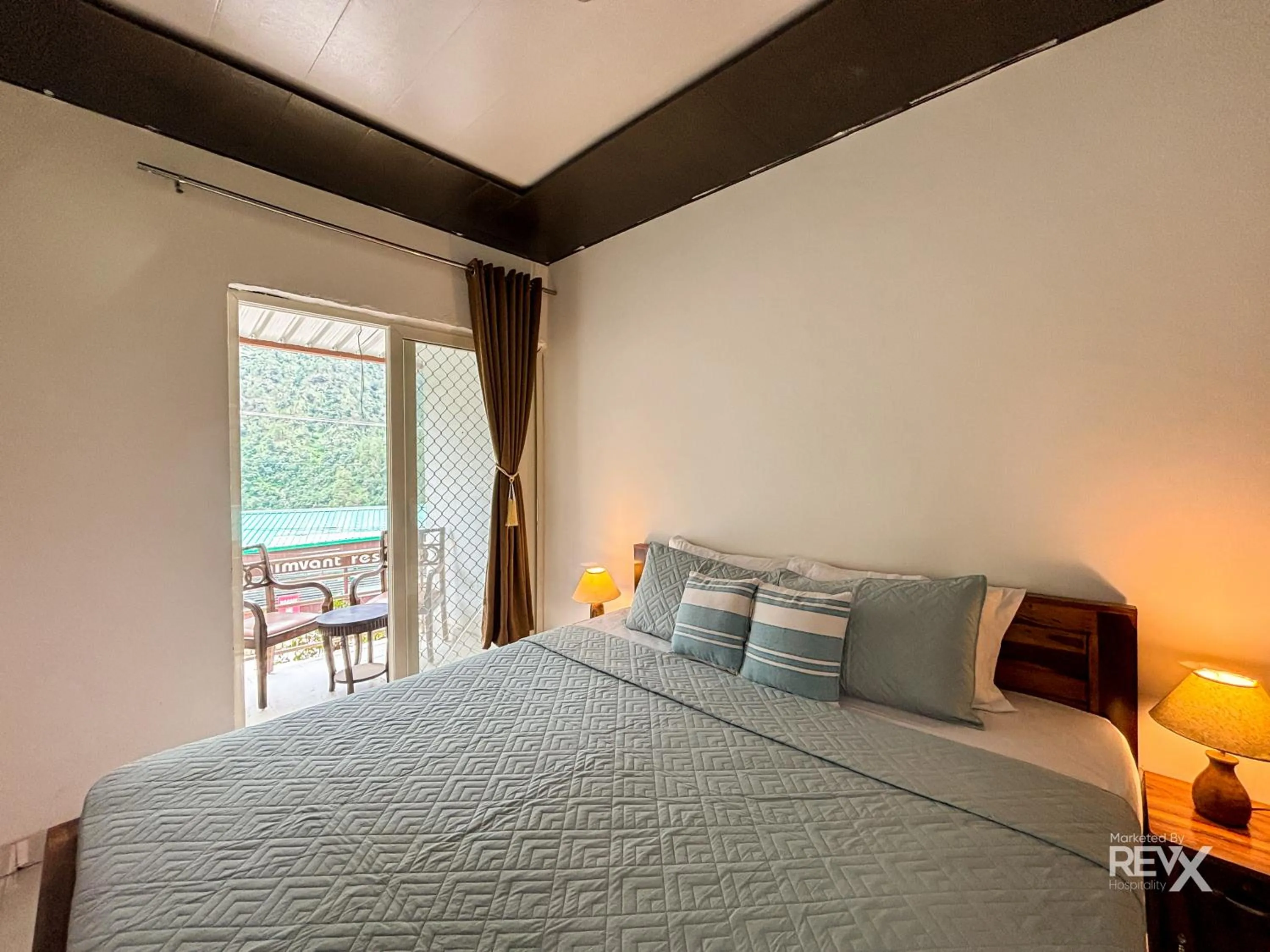 Bed in The Sona Heli Resort