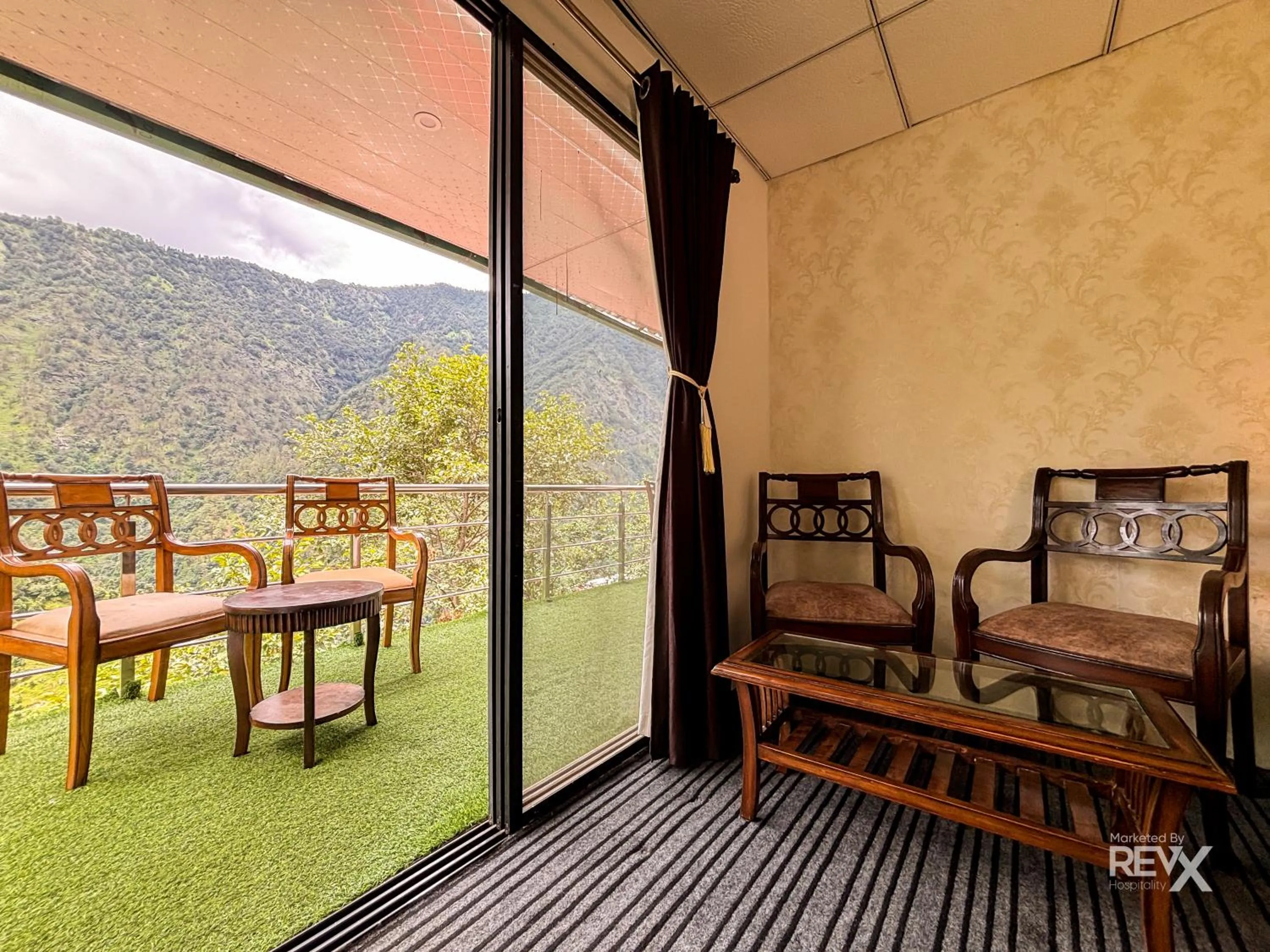 Day in The Sona Heli Resort