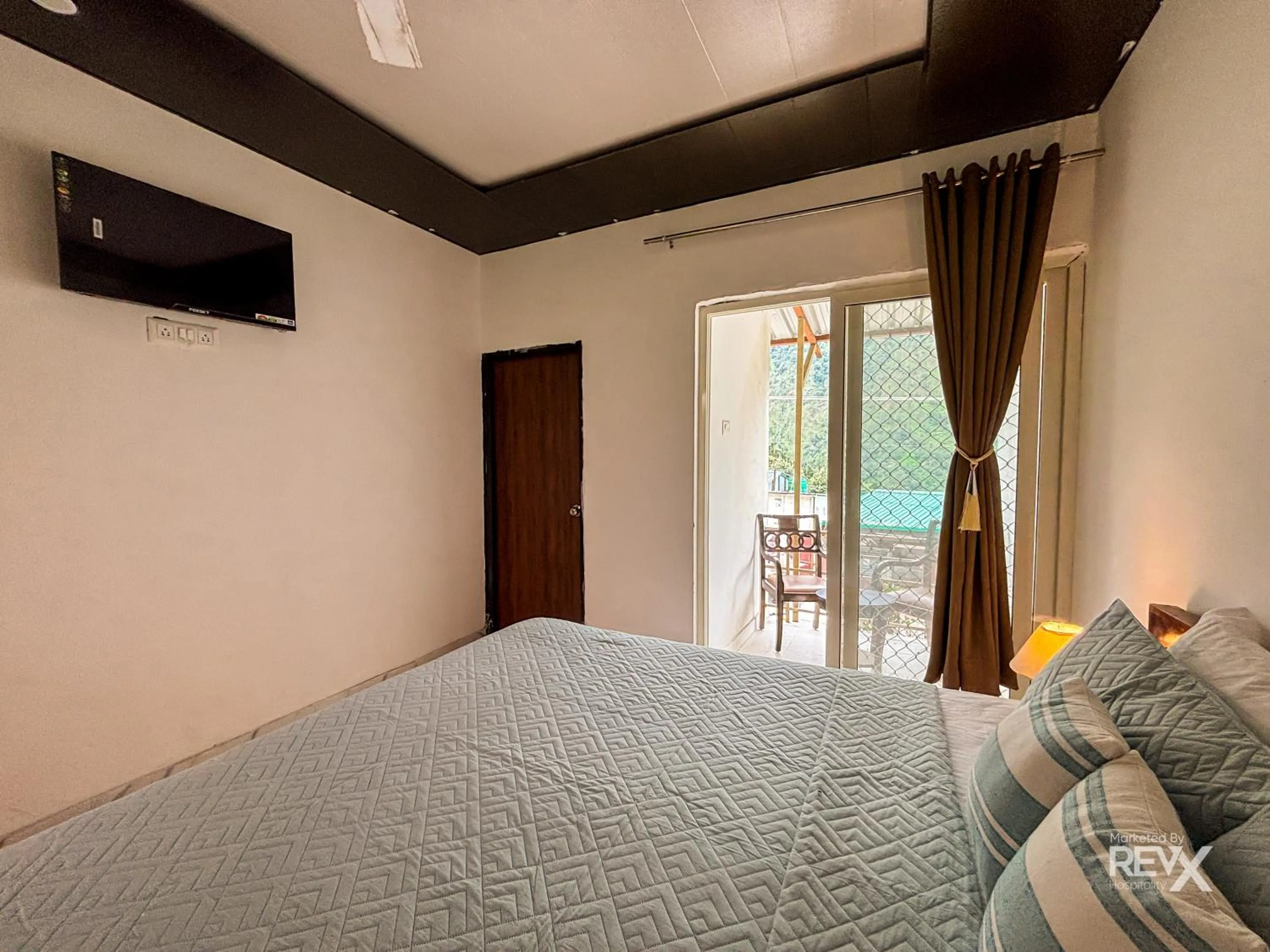 Bed in The Sona Heli Resort