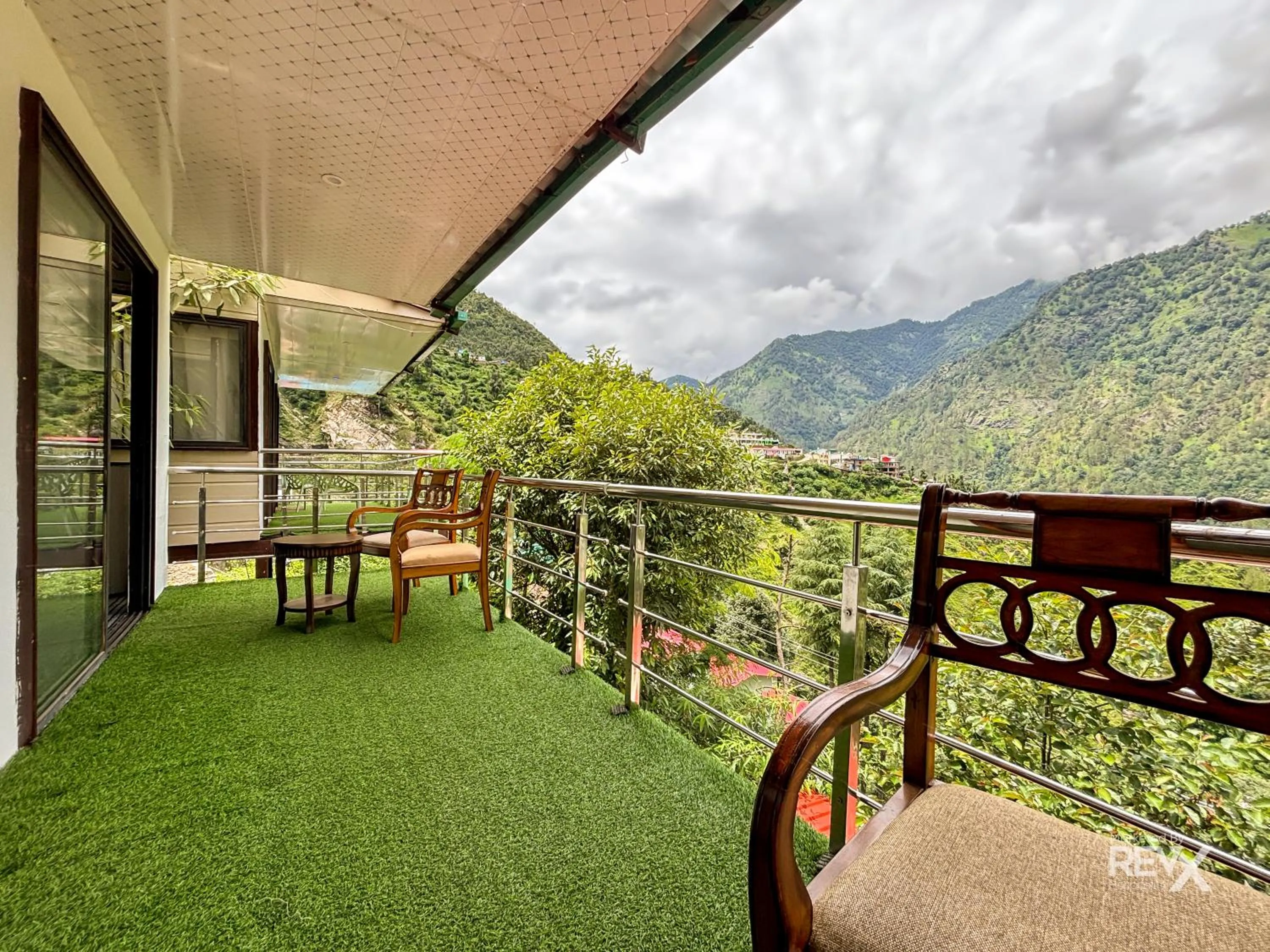 Day in The Sona Heli Resort