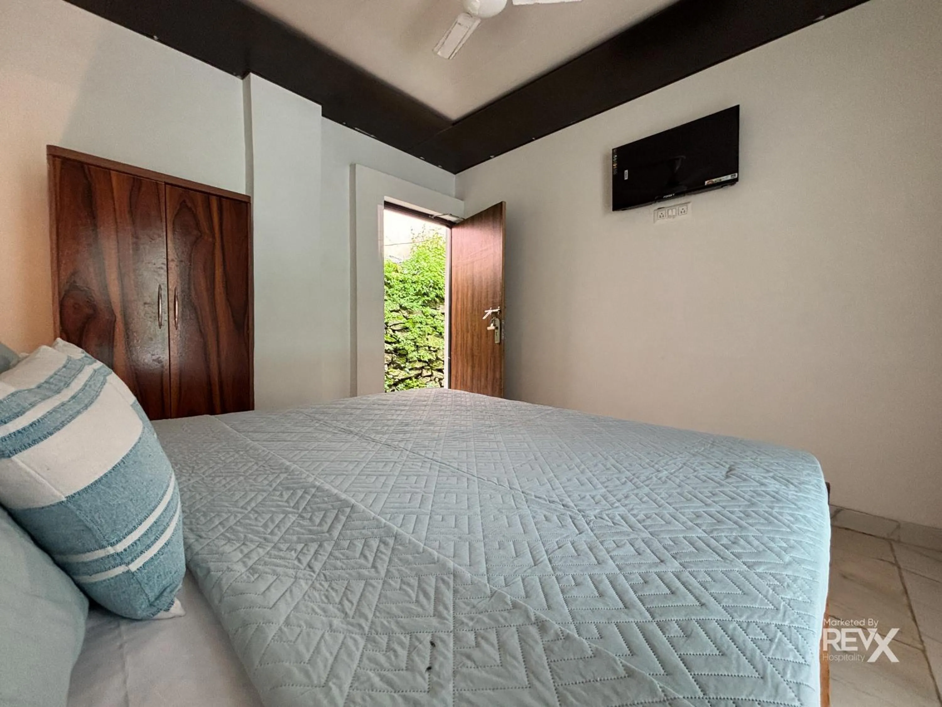 Bed in The Sona Heli Resort