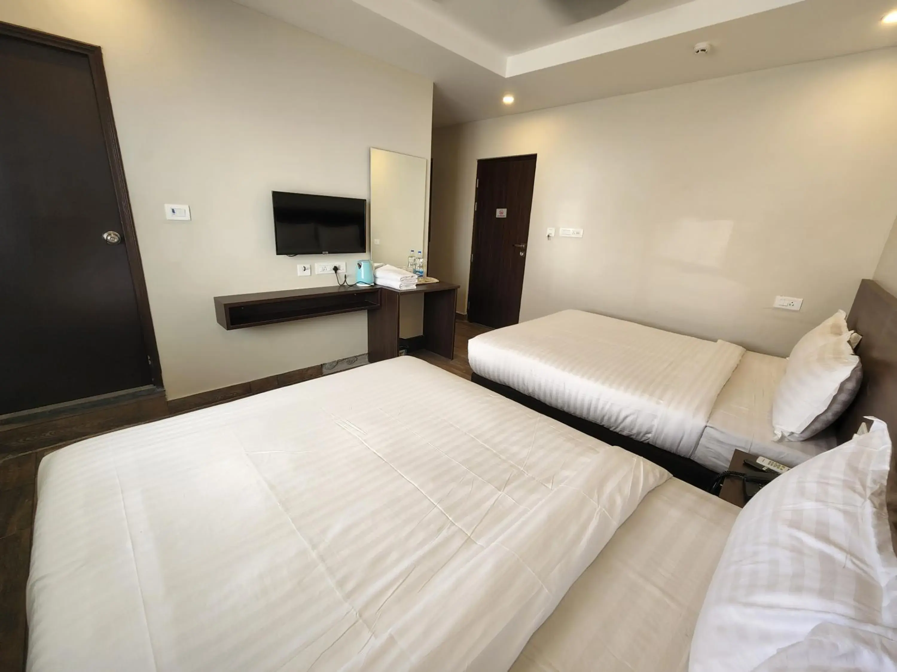 Photo of the whole room, Bed in HOTEL PARK KRISHNA Photo of the whole room, Bed in HOTEL PARK KRISHNA