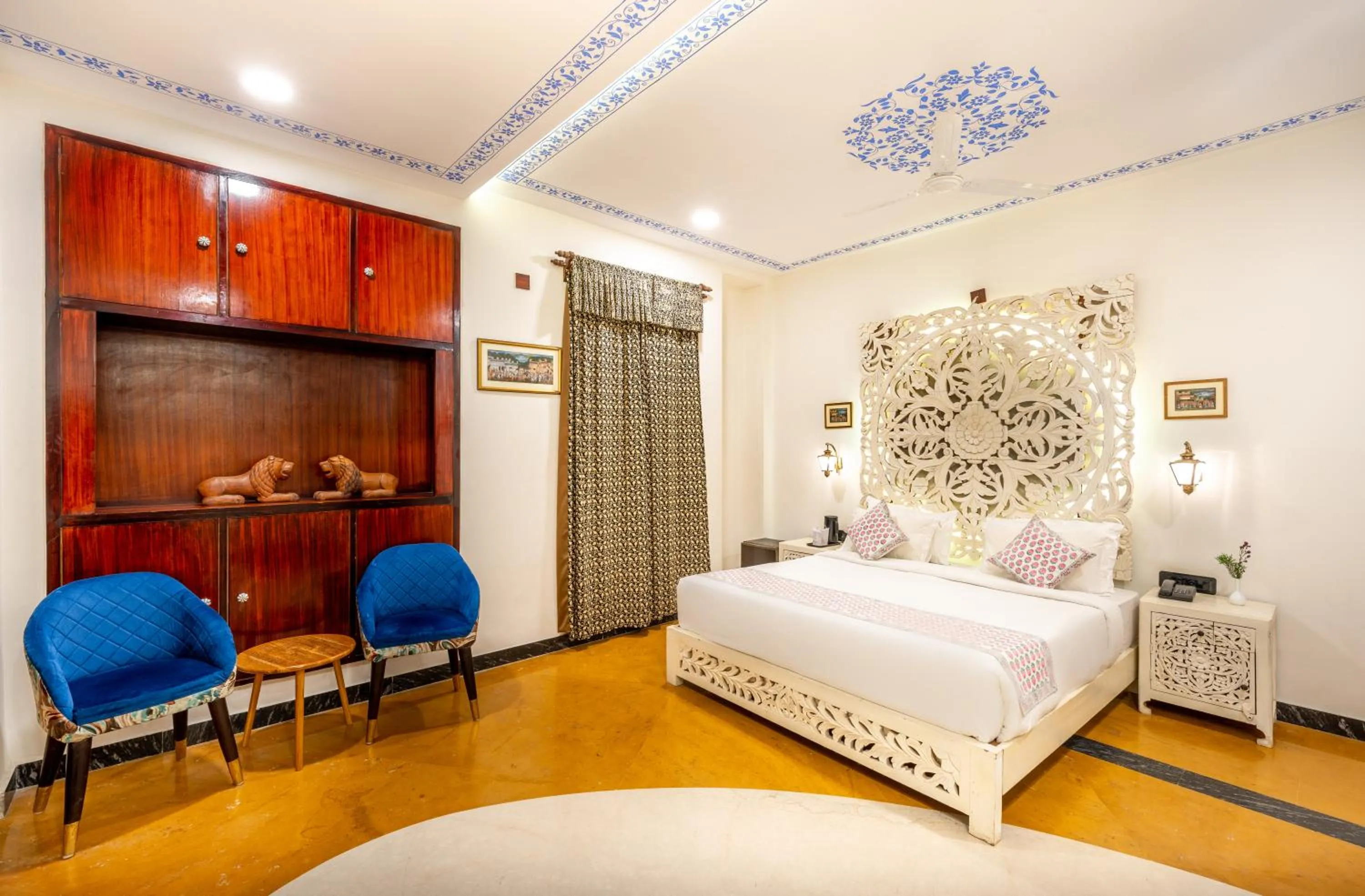 Photo of the whole room, Bed in The Chronicles - Near the Lake Pichola Udaipur