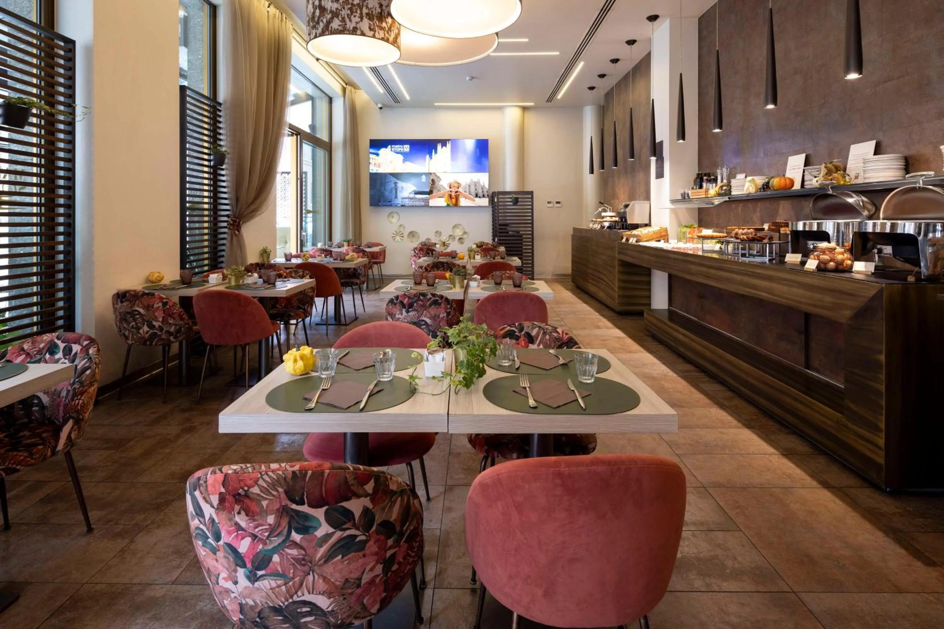 Breakfast in Best Western Madison Hotel