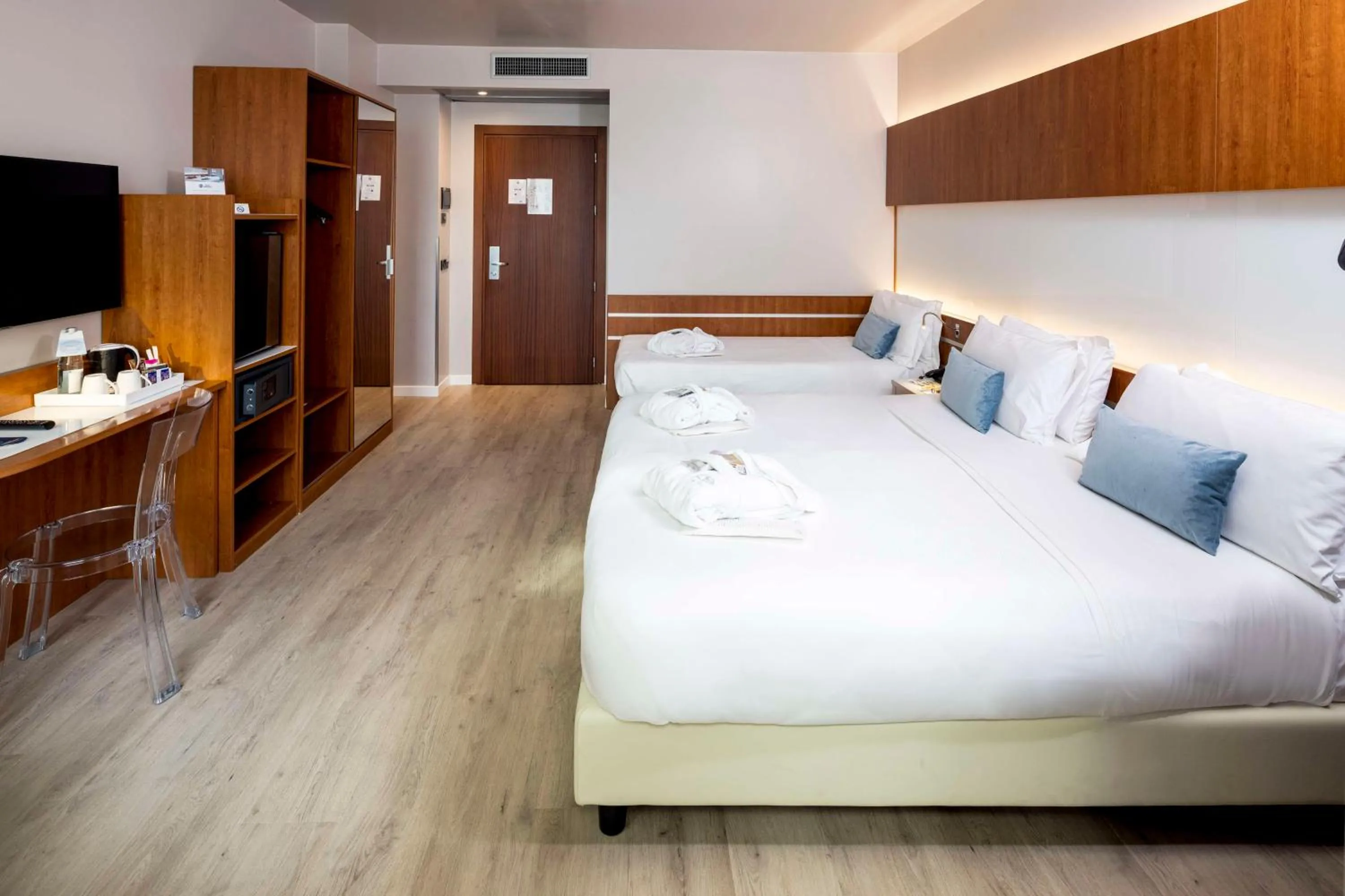 Bedroom, Bed in Best Western Madison Hotel