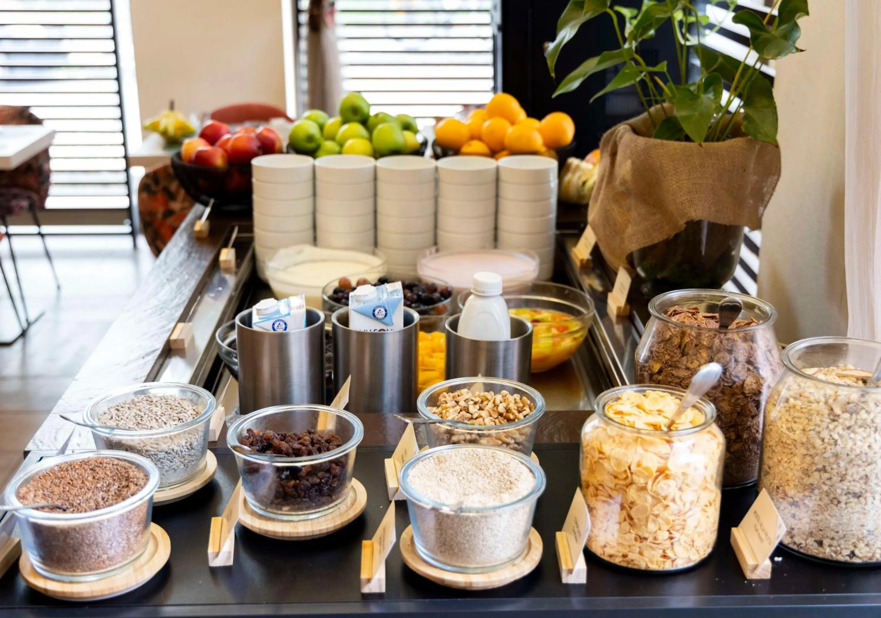 Food and drinks in Best Western Madison Hotel