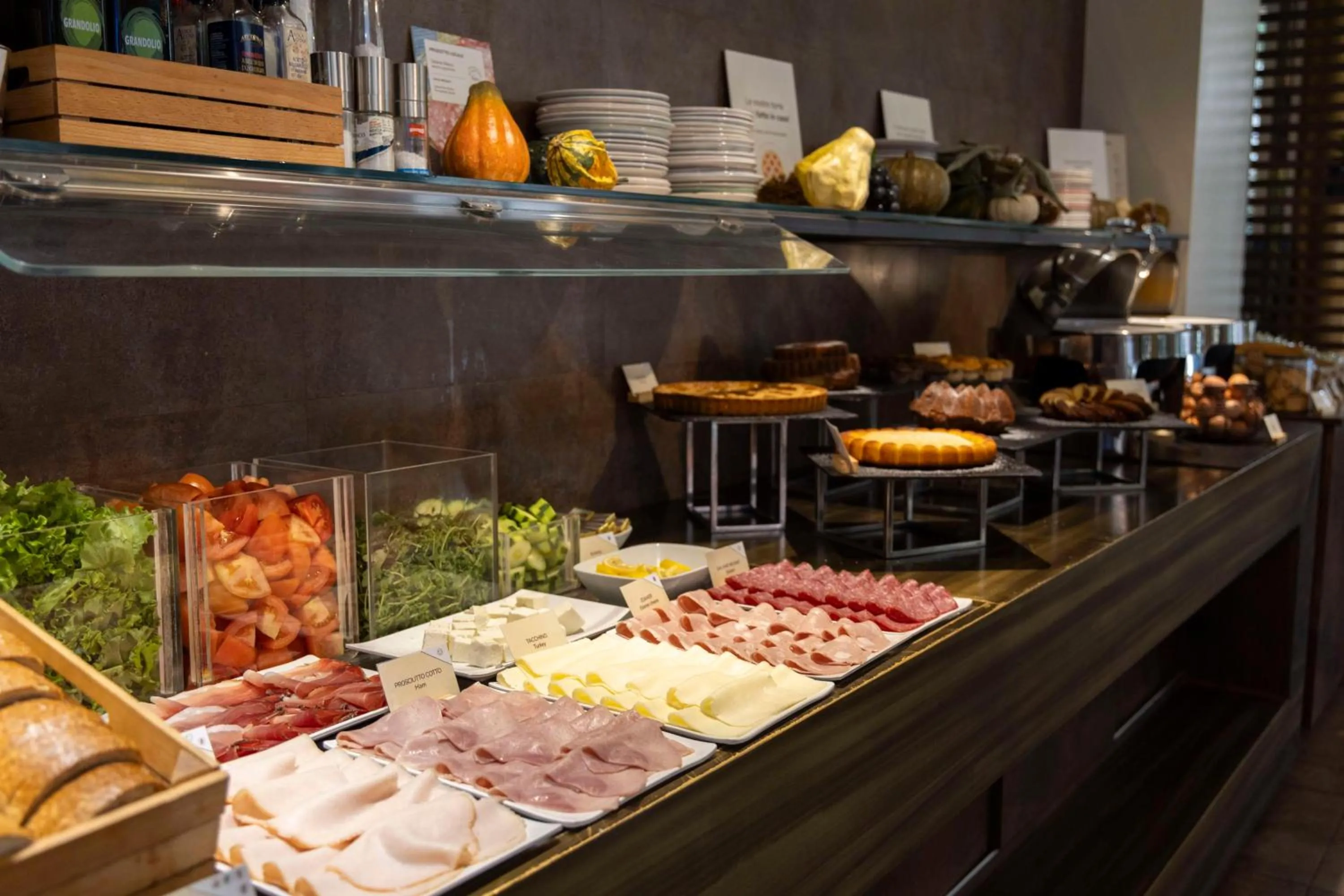 Food and drinks in Best Western Madison Hotel