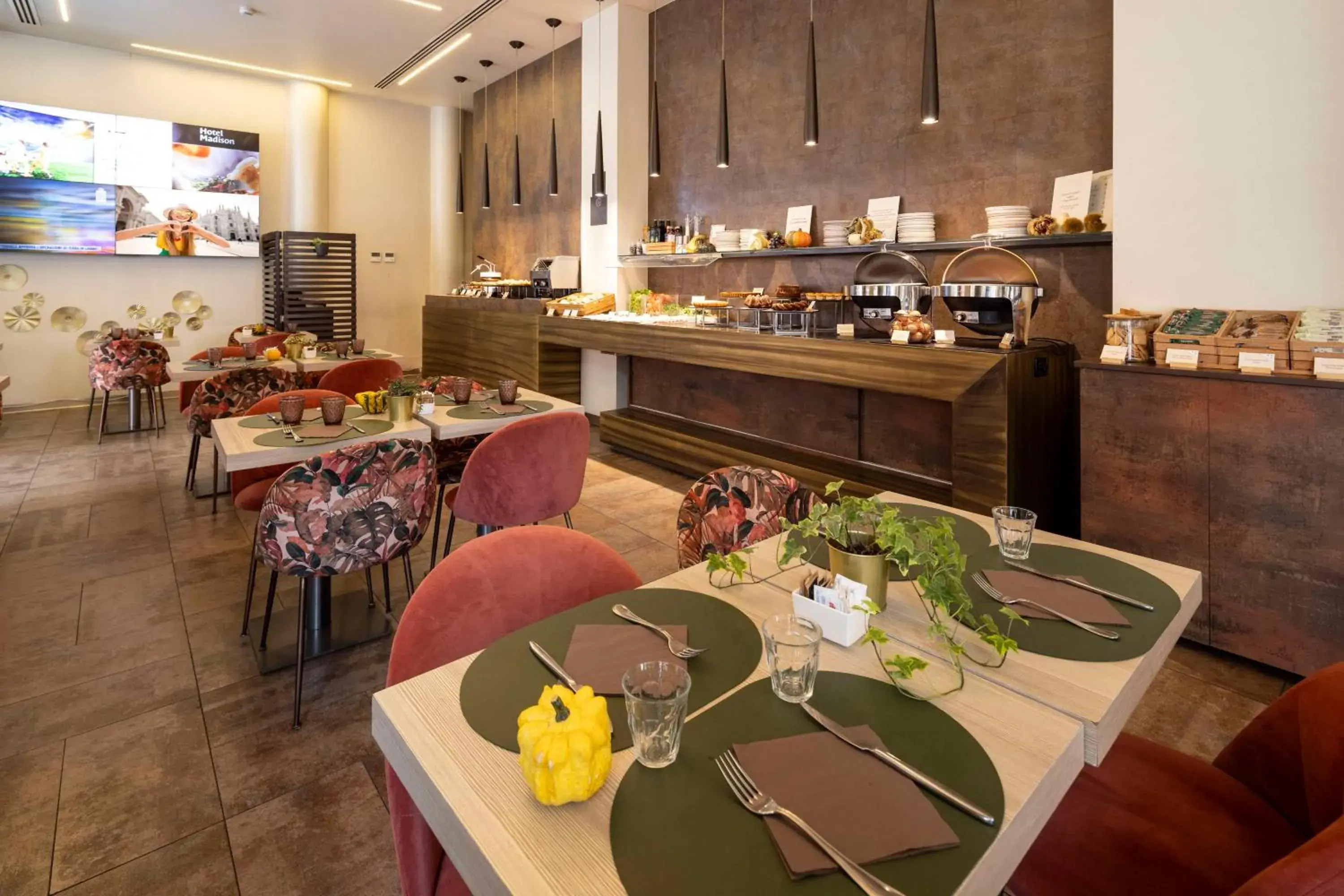 Breakfast in Best Western Madison Hotel Breakfast in Best Western Madison Hotel