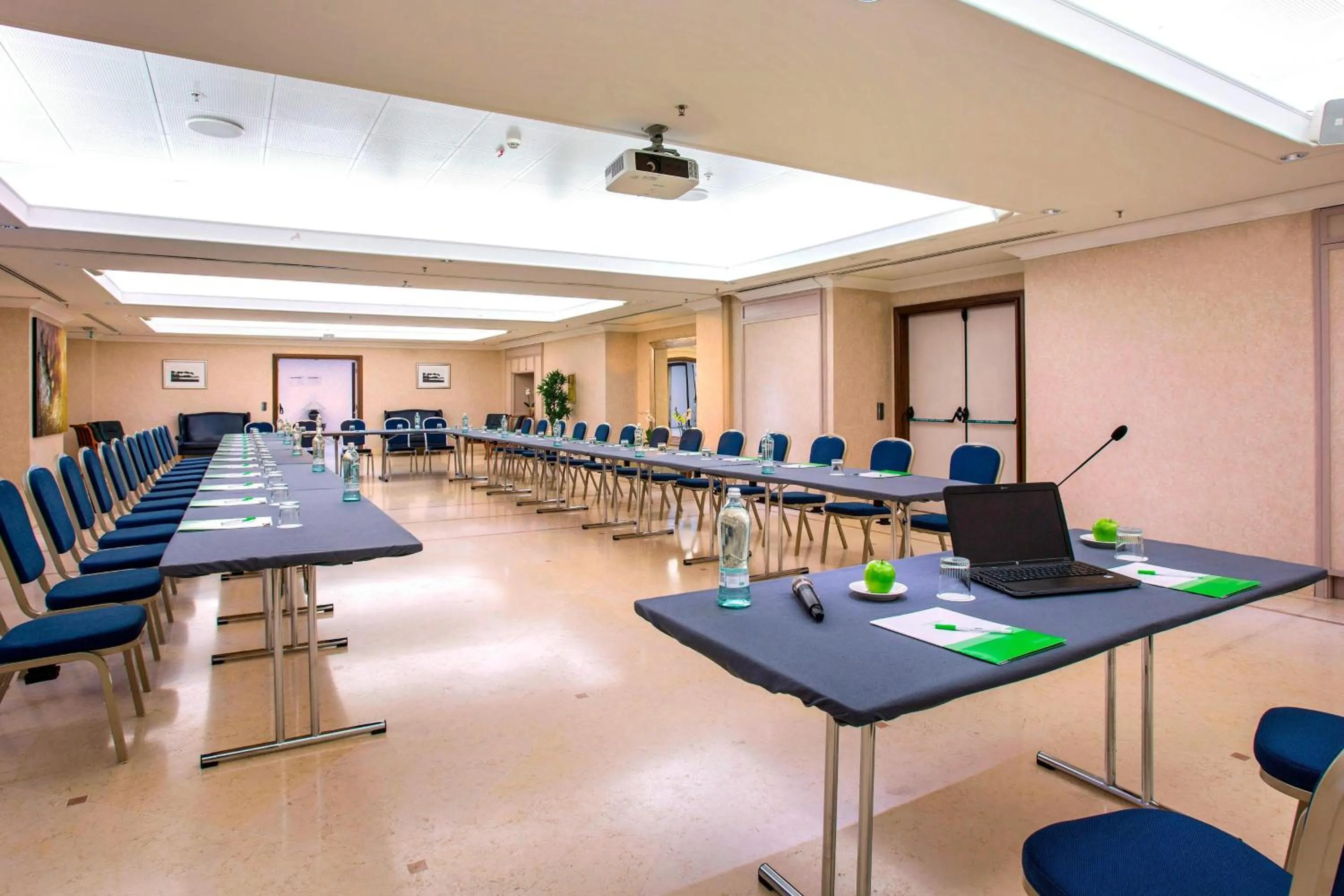 Meeting/conference room in Courtyard by Marriott Rome Central Park