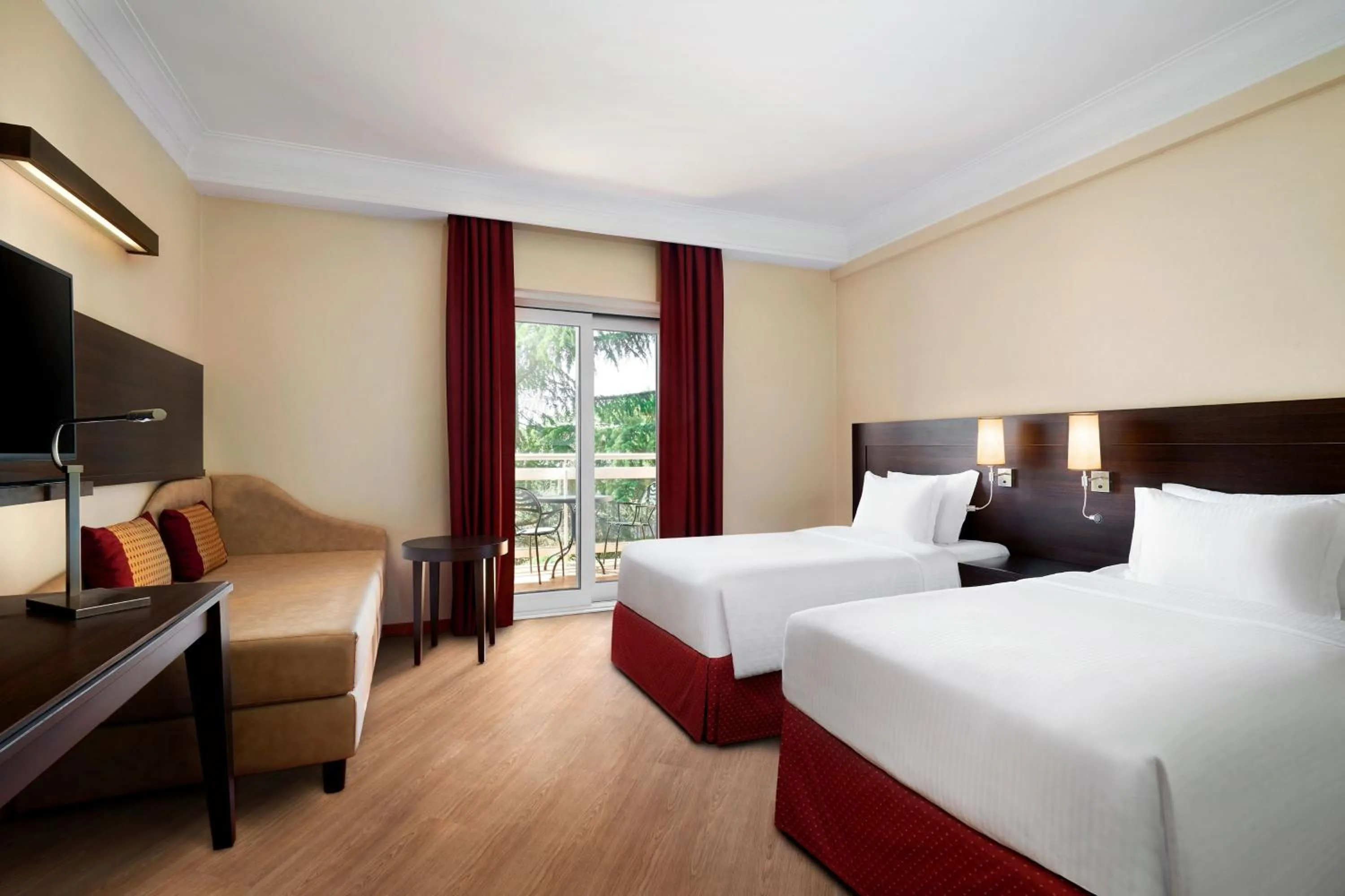 Photo of the whole room, Bed in Courtyard by Marriott Rome Central Park