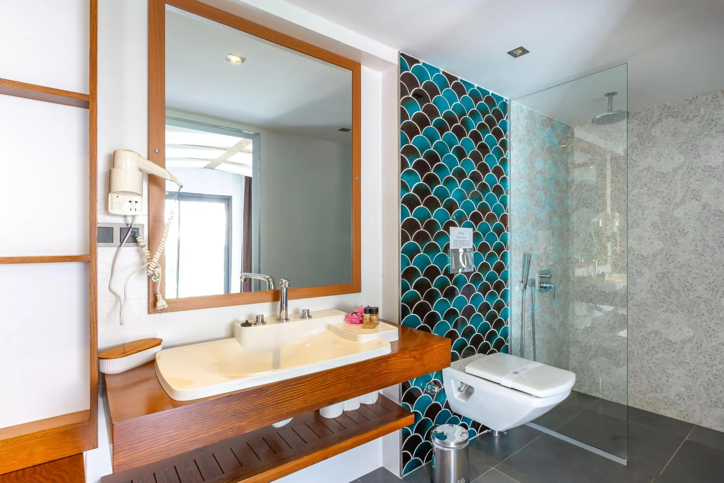 Shower in Rhapsody Hotel & Spa Kalkan