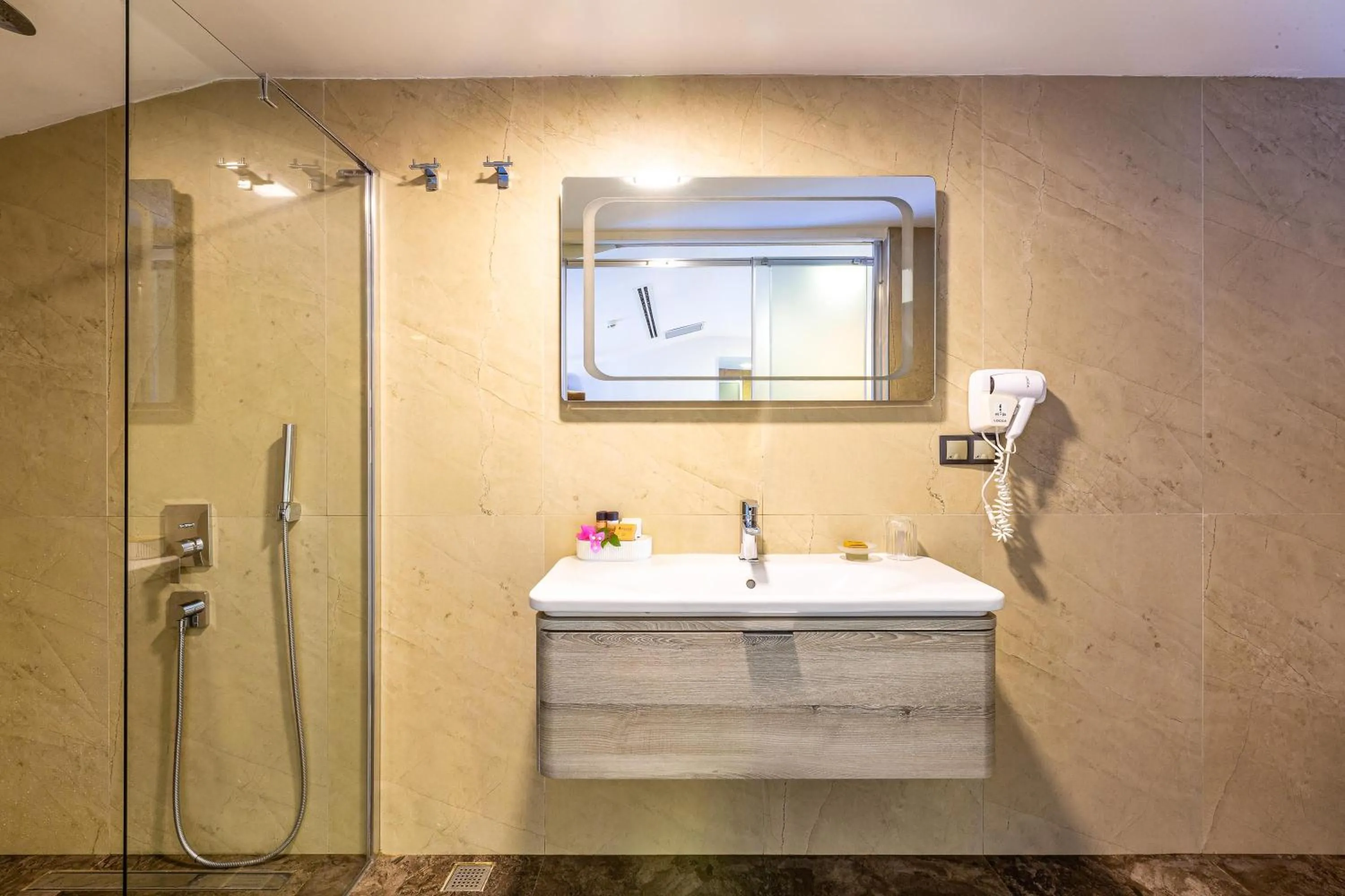 Shower in Rhapsody Hotel & Spa Kalkan