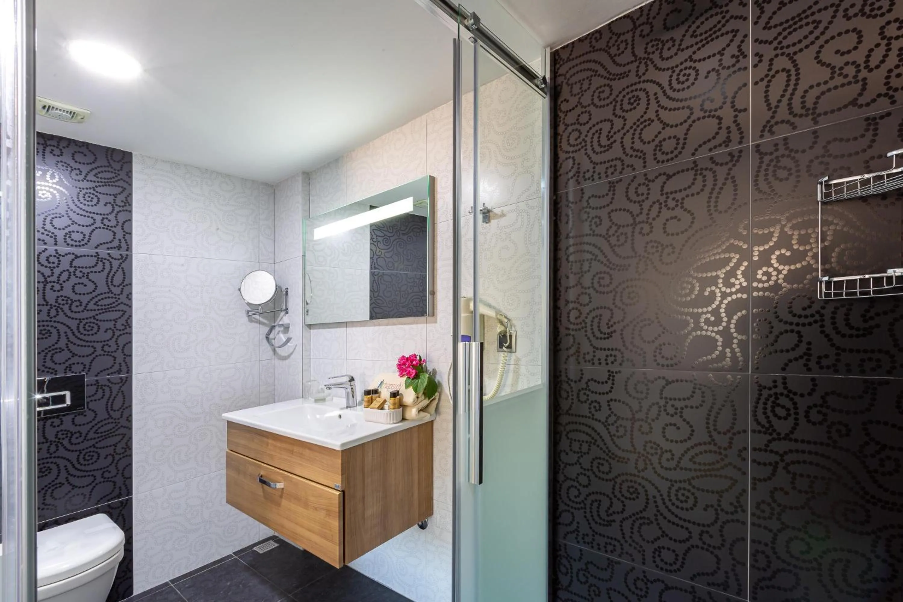Shower in Rhapsody Hotel & Spa Kalkan